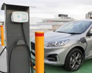 2022 Ford Escape PHEV - AU version - Charging Wallpaper 190x150