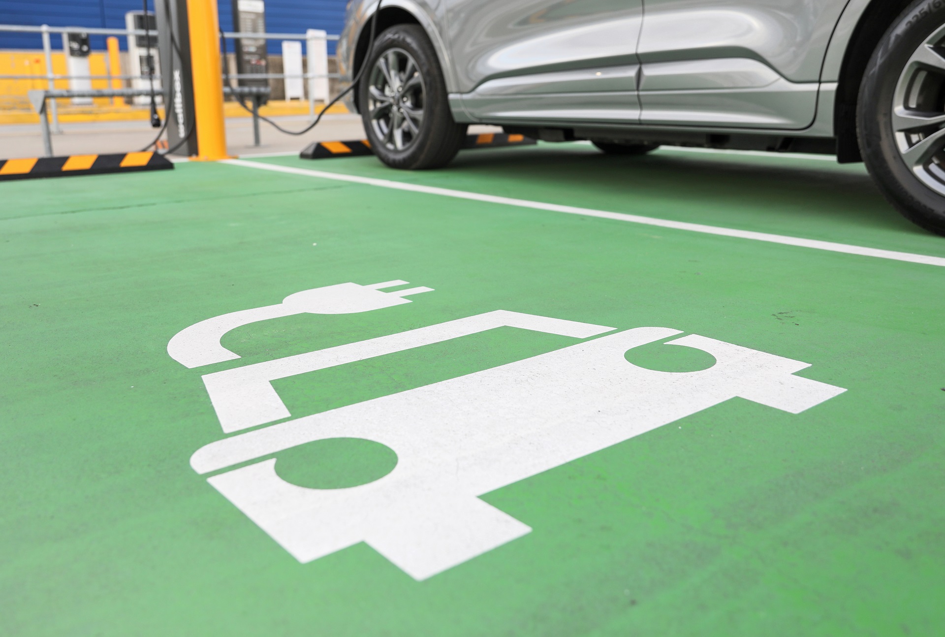 Download 2022 Ford Escape PHEV - AU version - Charging HD Wallpaper 1920x1294 #122