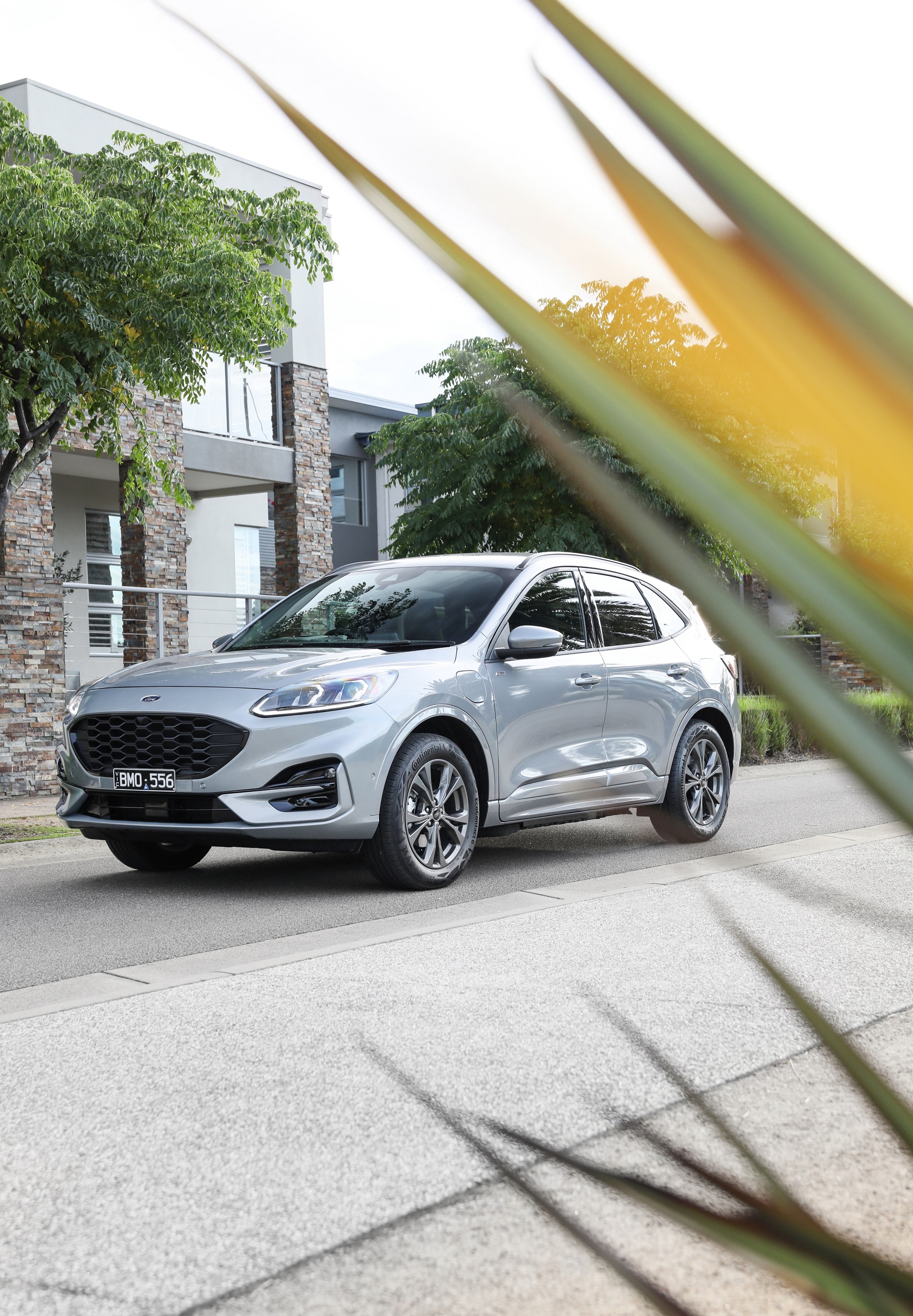 Download 2022 Ford Escape PHEV - AU version - Front Three-Quarter HD Phone Wallpaper 1920x2767 #63