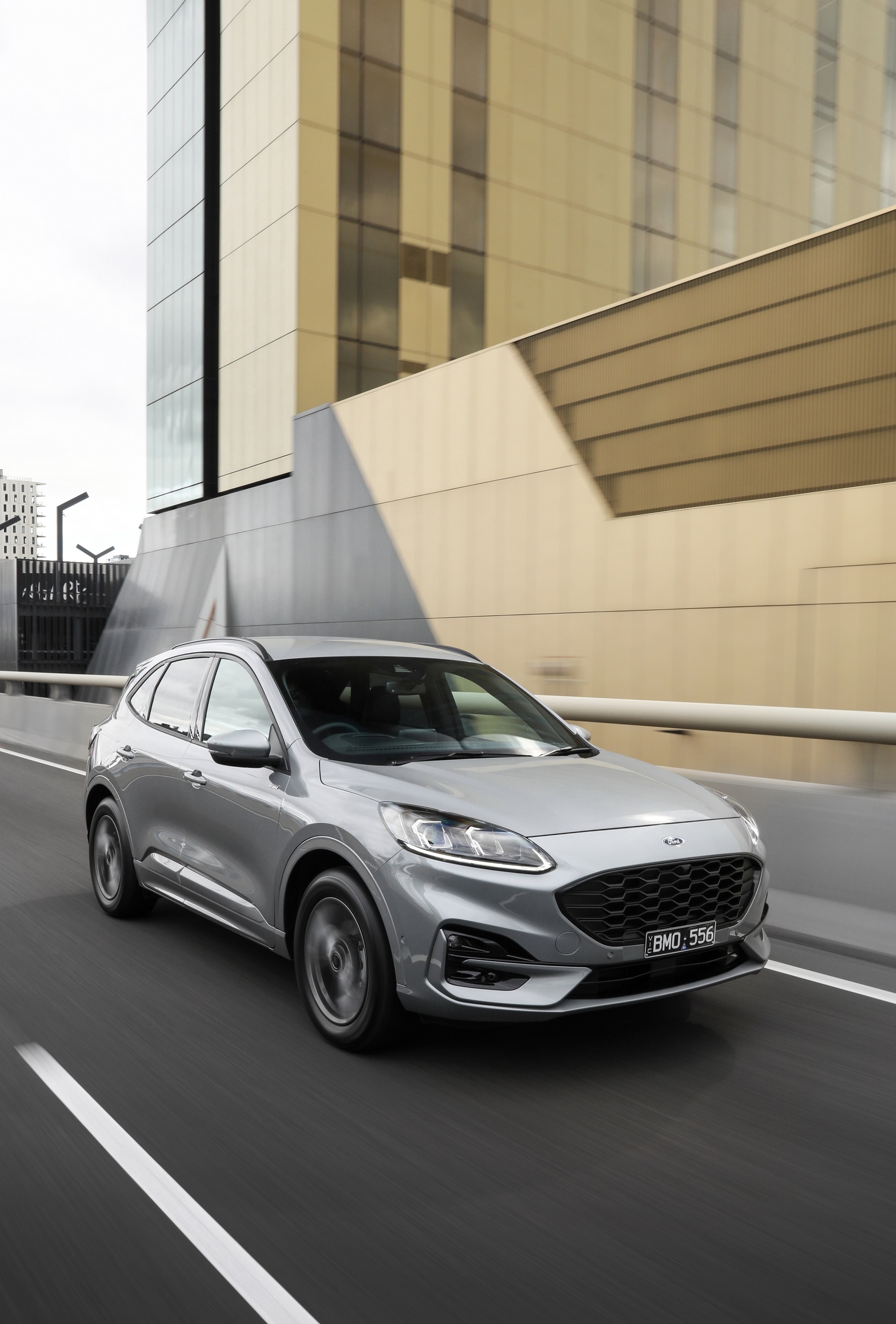 Download 2022 Ford Escape PHEV - AU version - Front Three-Quarter HD Phone Wallpaper 1920x2836 #34