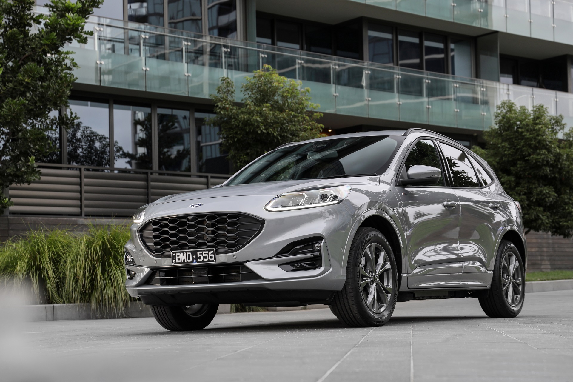 Download 2022 Ford Escape PHEV - AU version - Front Three-Quarter HD Wallpaper 1920x1280 #14