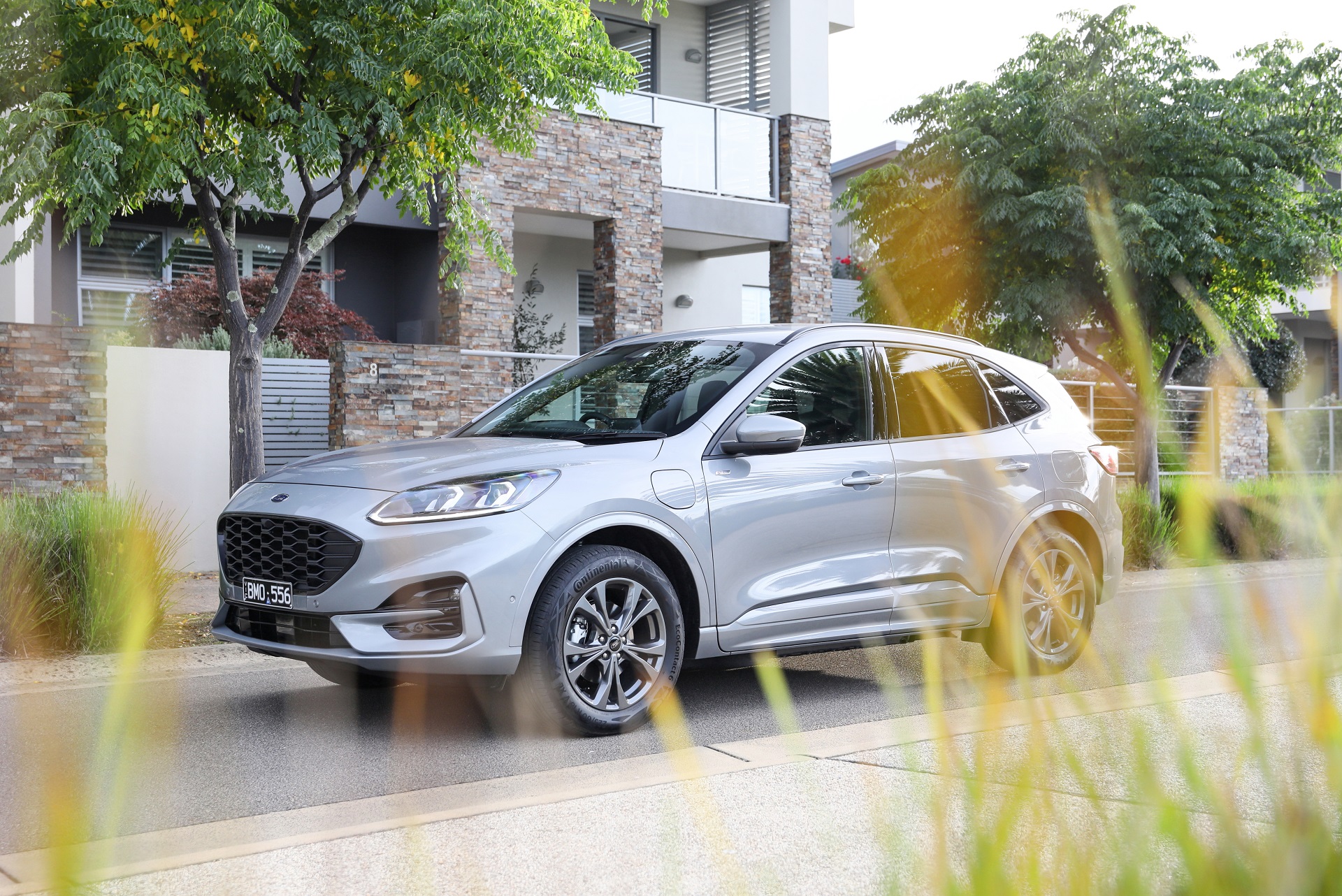 Download 2022 Ford Escape PHEV - AU version - Front Three-Quarter HD Wallpaper 1920x1282 #64