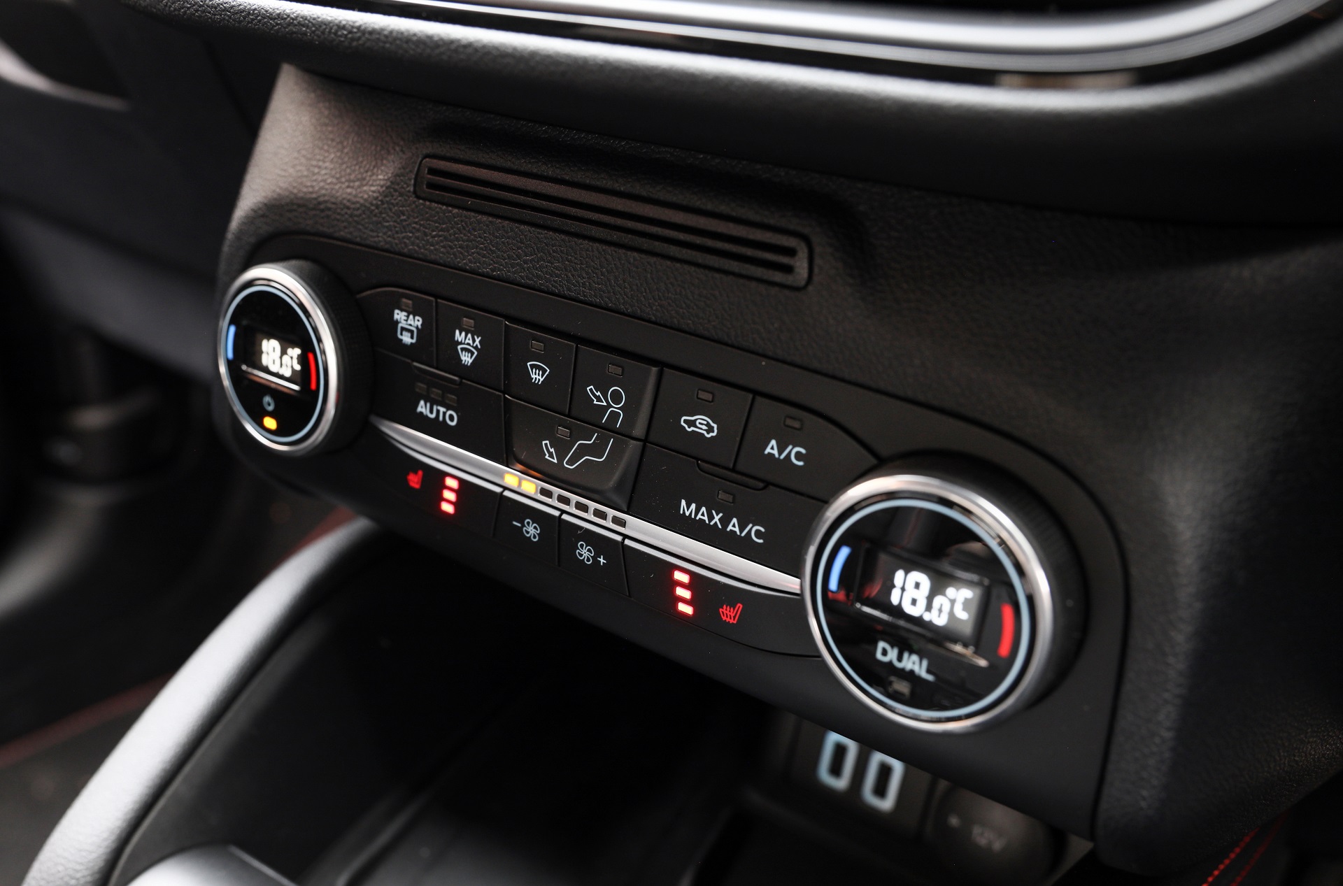 Download 2022 Ford Escape PHEV - AU version - Interior, Detail HD Wallpaper 1920x1267 #184