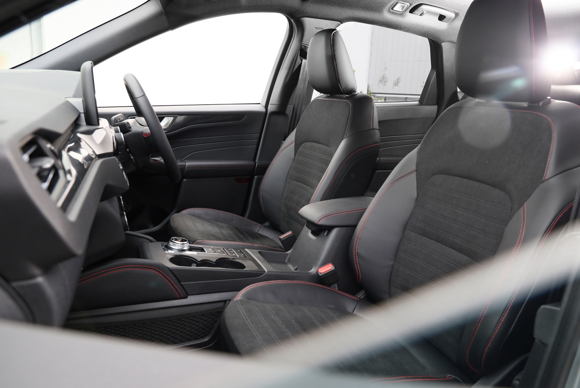 Download 2022 Ford Escape PHEV - AU version - Interior, Front Seats HD Wallpaper 1920x1285 #155