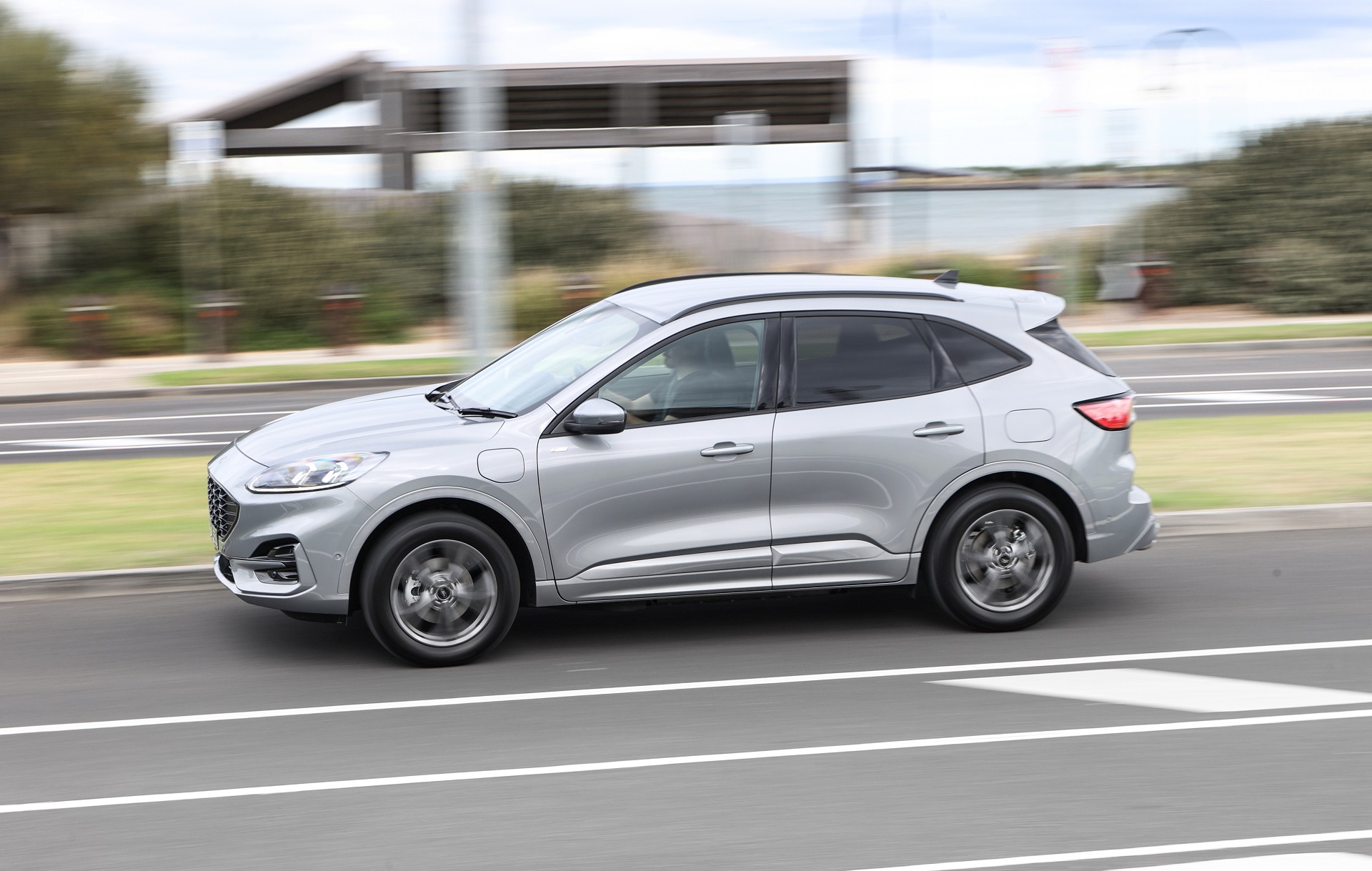 Download 2022 Ford Escape PHEV - AU version - Side HD Wallpaper 1920x1219 #58