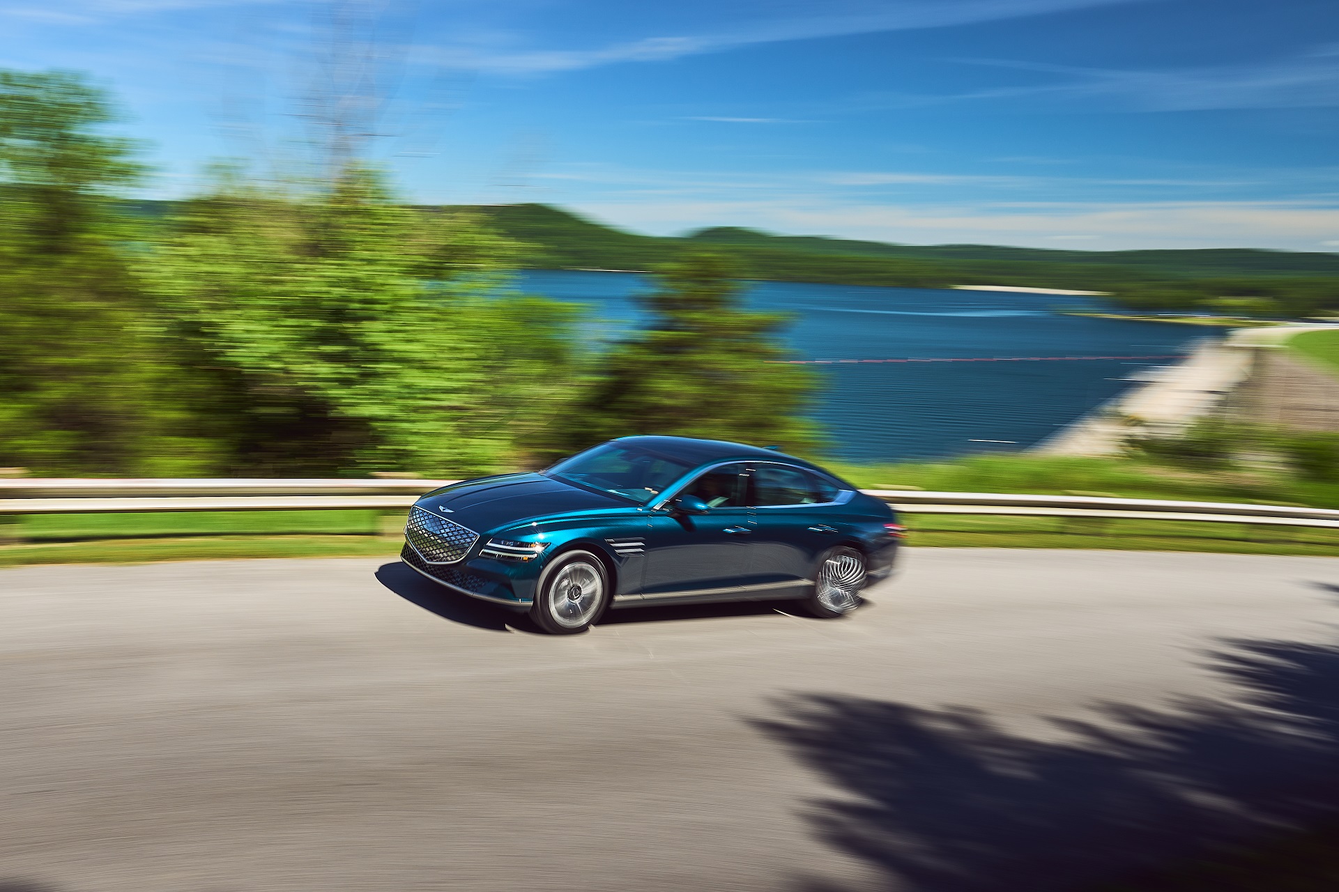 Download 2022 Genesis Electrified G80 - Front Three-Quarter HD Wallpaper 1921x1280 #2