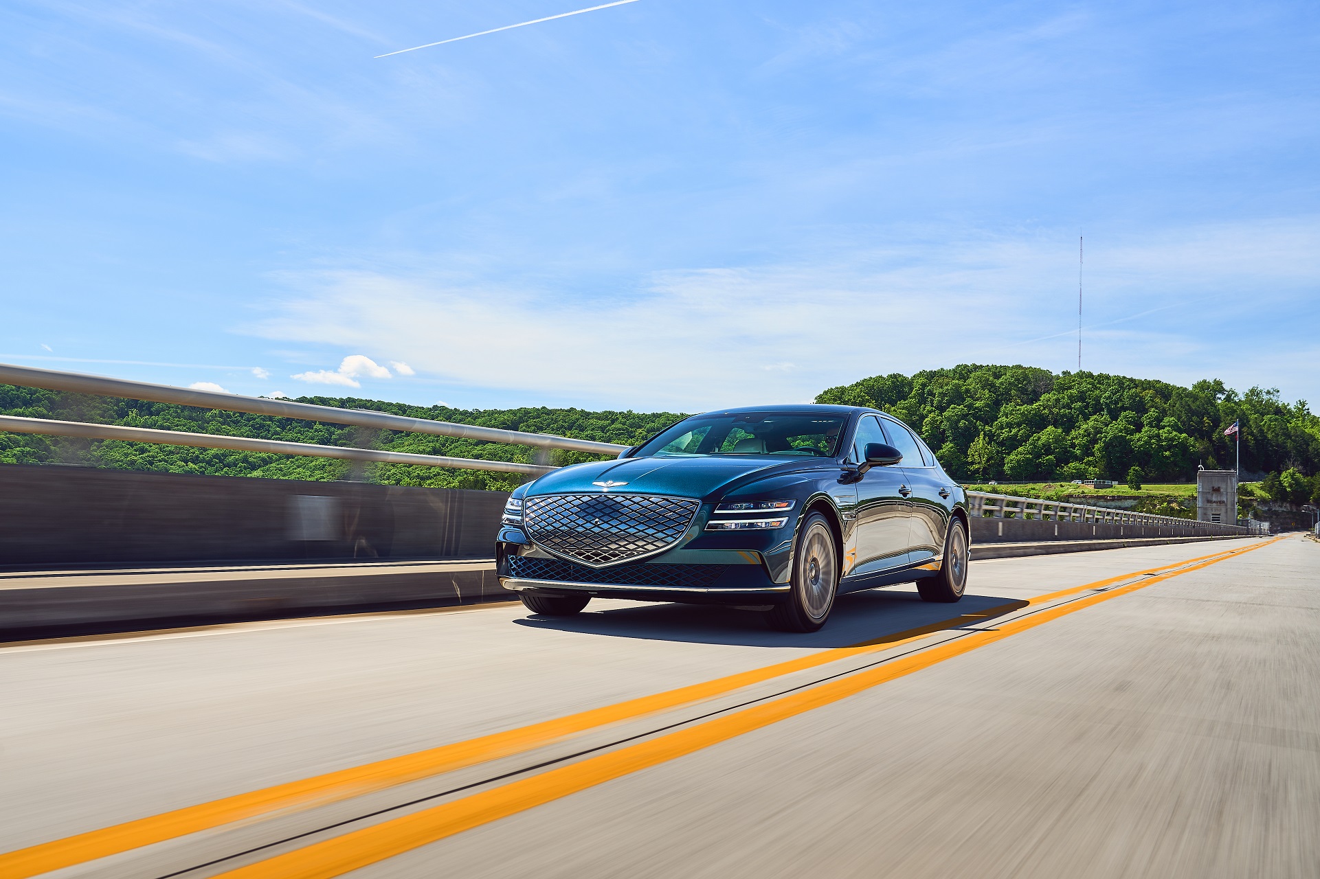 Download 2022 Genesis Electrified G80 - Front Three-Quarter HD Wallpaper 1921x1280 #3