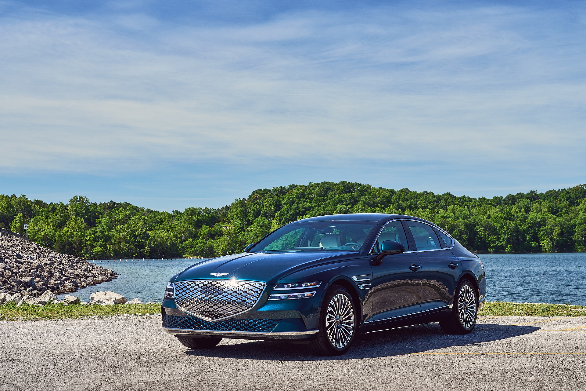 Download 2022 Genesis Electrified G80 - Front Three-Quarter HD Wallpaper 1921x1280 #37