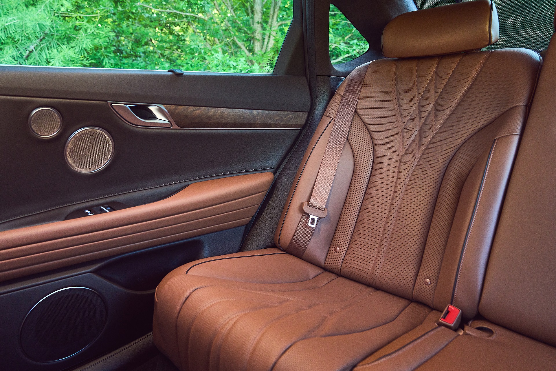 Download 2022 Genesis Electrified G80 - Interior, Rear Seats HD Wallpaper 1921x1280 #63