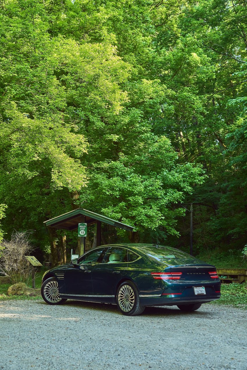2022 Genesis Electrified G80 - Rear Three-Quarter Phone Wallpaper 850x1275 #39