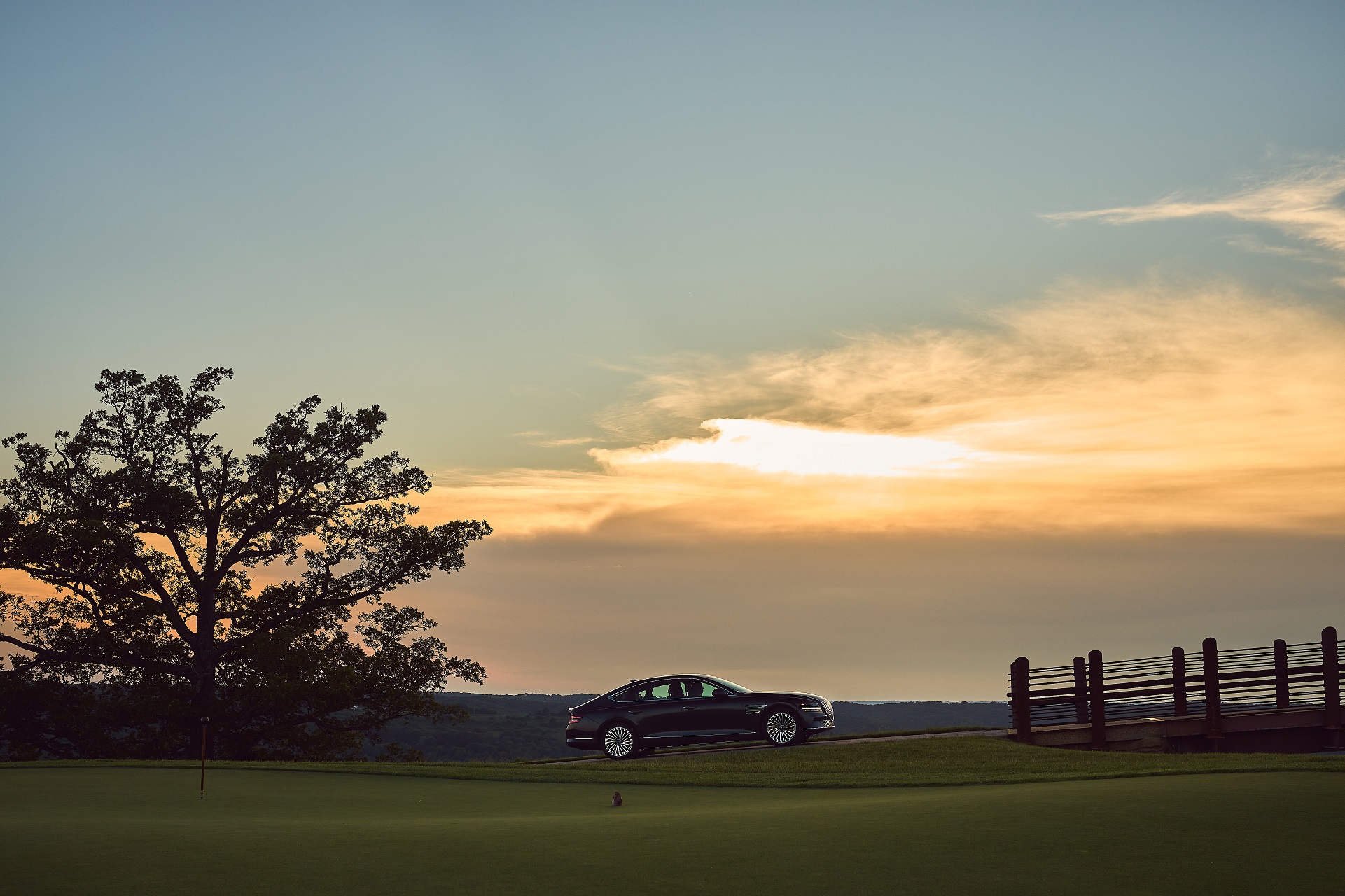 Download 2022 Genesis Electrified G80 - Side HD Wallpaper 1921x1280 #12