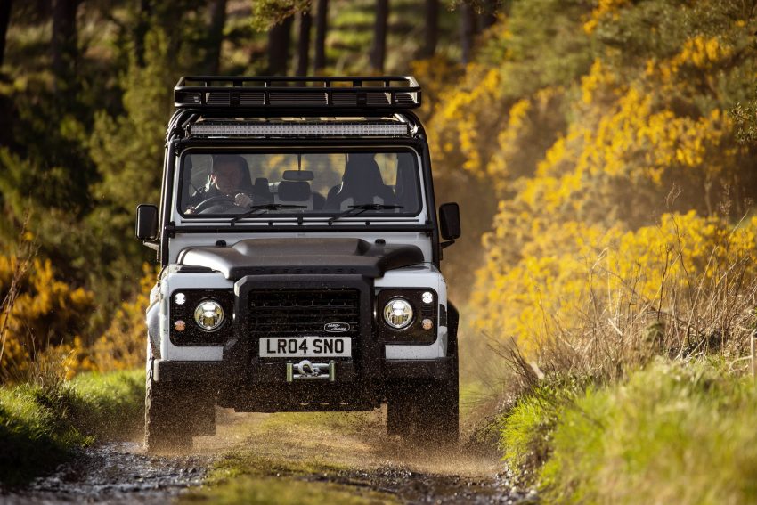2022 Land Rover Classic Defender Works V8 Trophy II - Front HD Wallpapers 850x567 #10 2022 Land Rover Classic Defender Works V8 Trophy II - Front Wallpaper 850x567 #10
