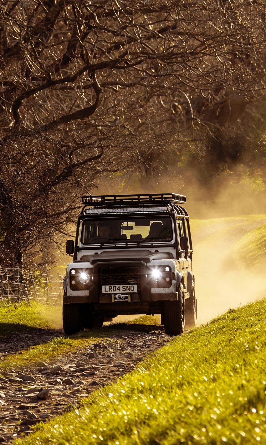2022 Land Rover Classic Defender Works V8 Trophy II - Front Phone Wallpaper 850x1417 #11