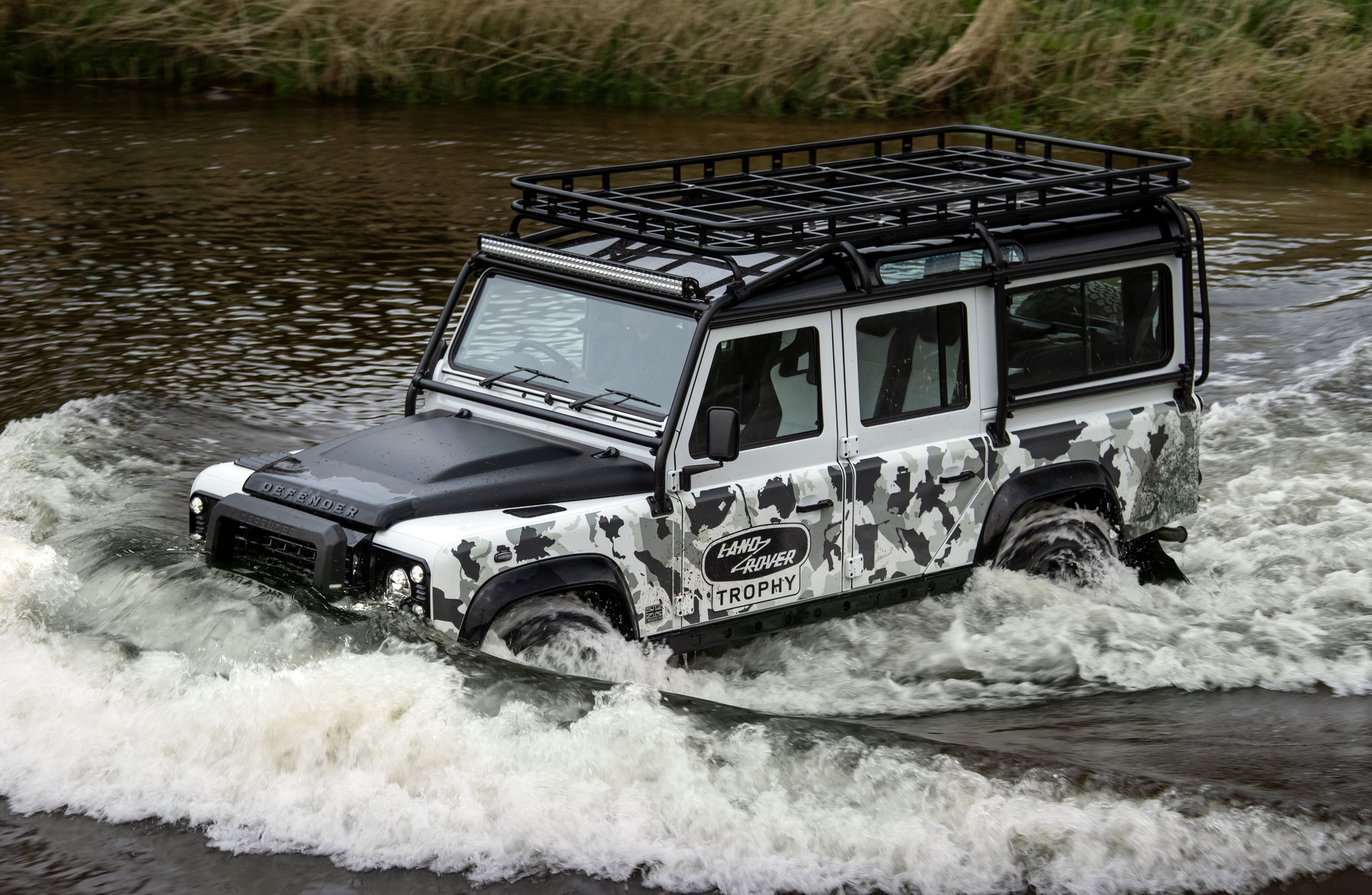 Download 2022 Land Rover Classic Defender Works V8 Trophy II - Off-Road HD Wallpaper 1920x1252 #5