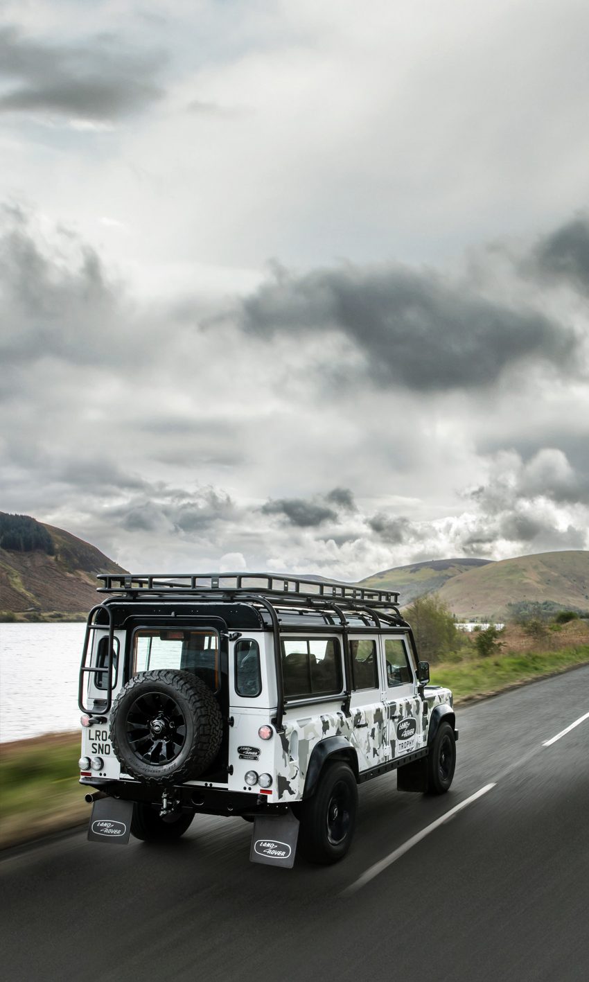 2022 Land Rover Classic Defender Works V8 Trophy II - Rear Three-Quarter Phone Wallpaper 850x1417 #4