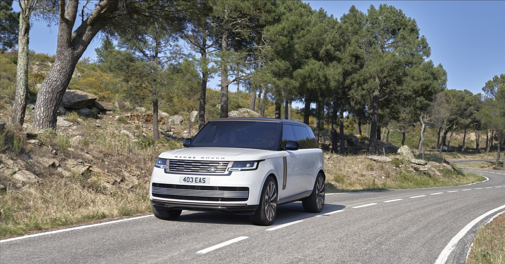 Download 2022 Land Rover Range Rover SV Serenity - Front Three-Quarter HD Wallpaper 1920x1007 #4