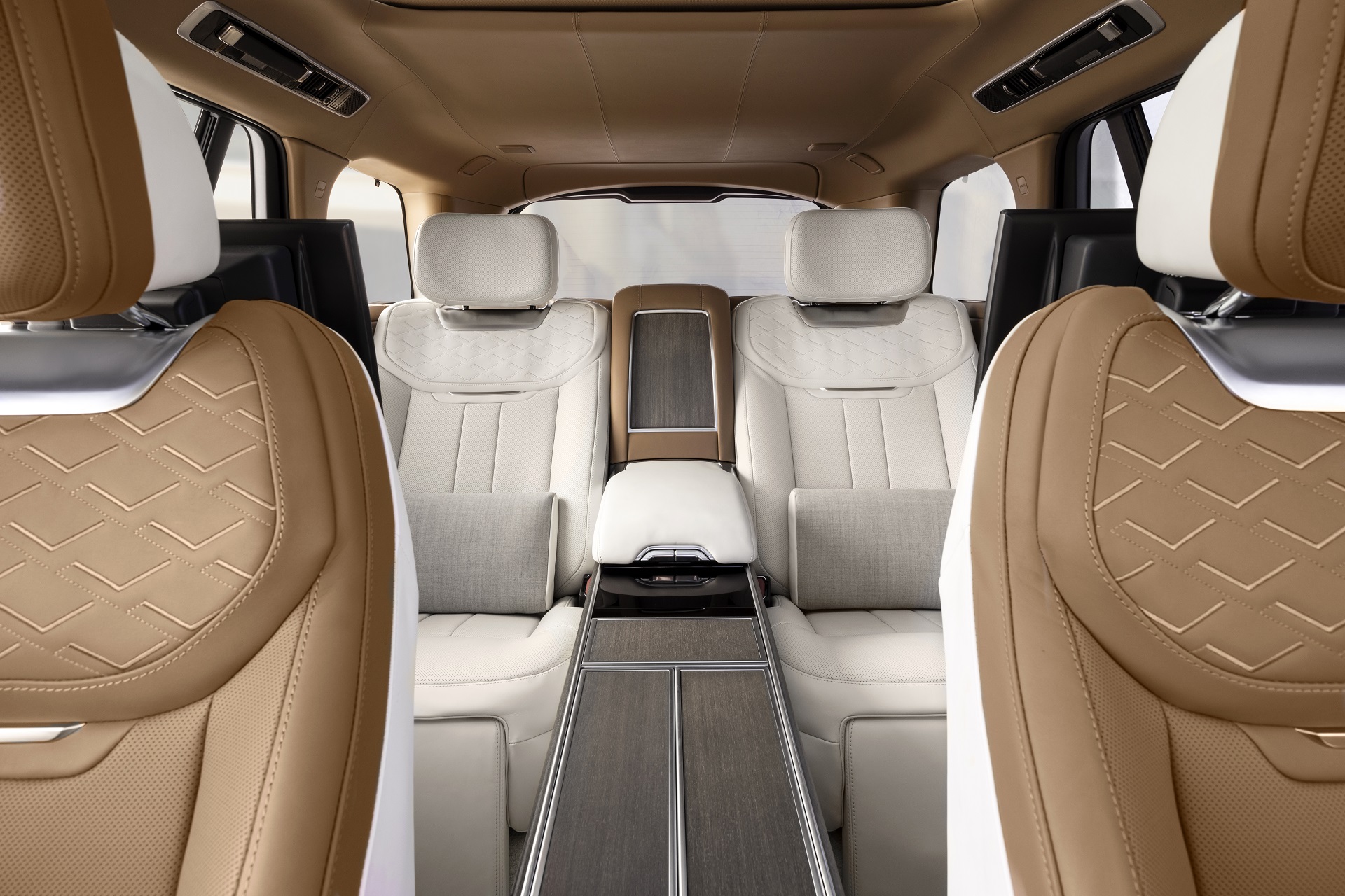 Download 2022 Land Rover Range Rover SV Serenity - Interior, Rear Seats HD Wallpaper 1920x1280 #44