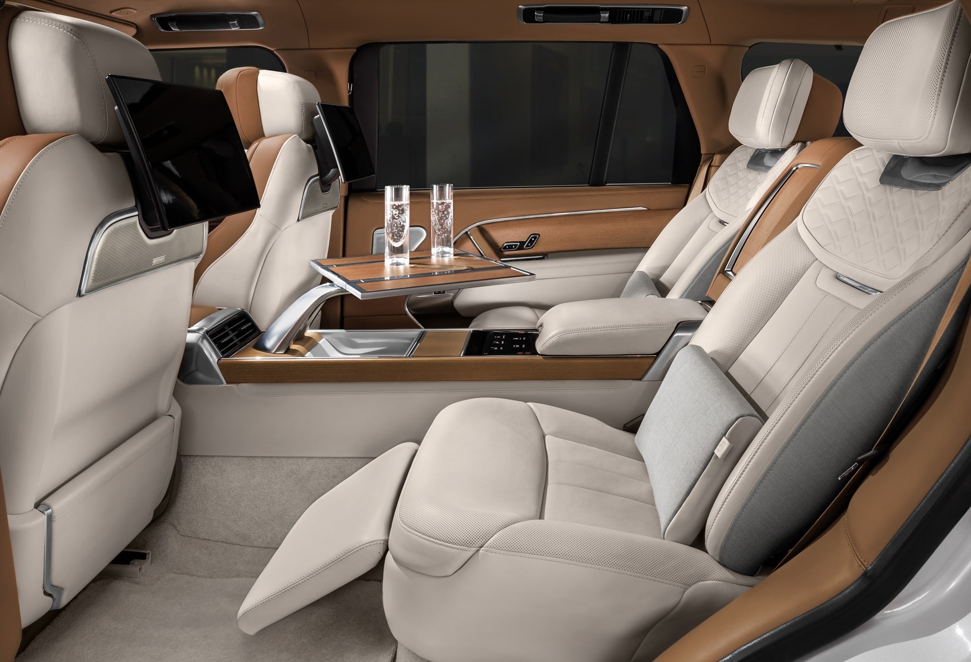 Download 2022 Land Rover Range Rover SV Serenity - Interior, Rear Seats HD Wallpaper 1920x1309 #47