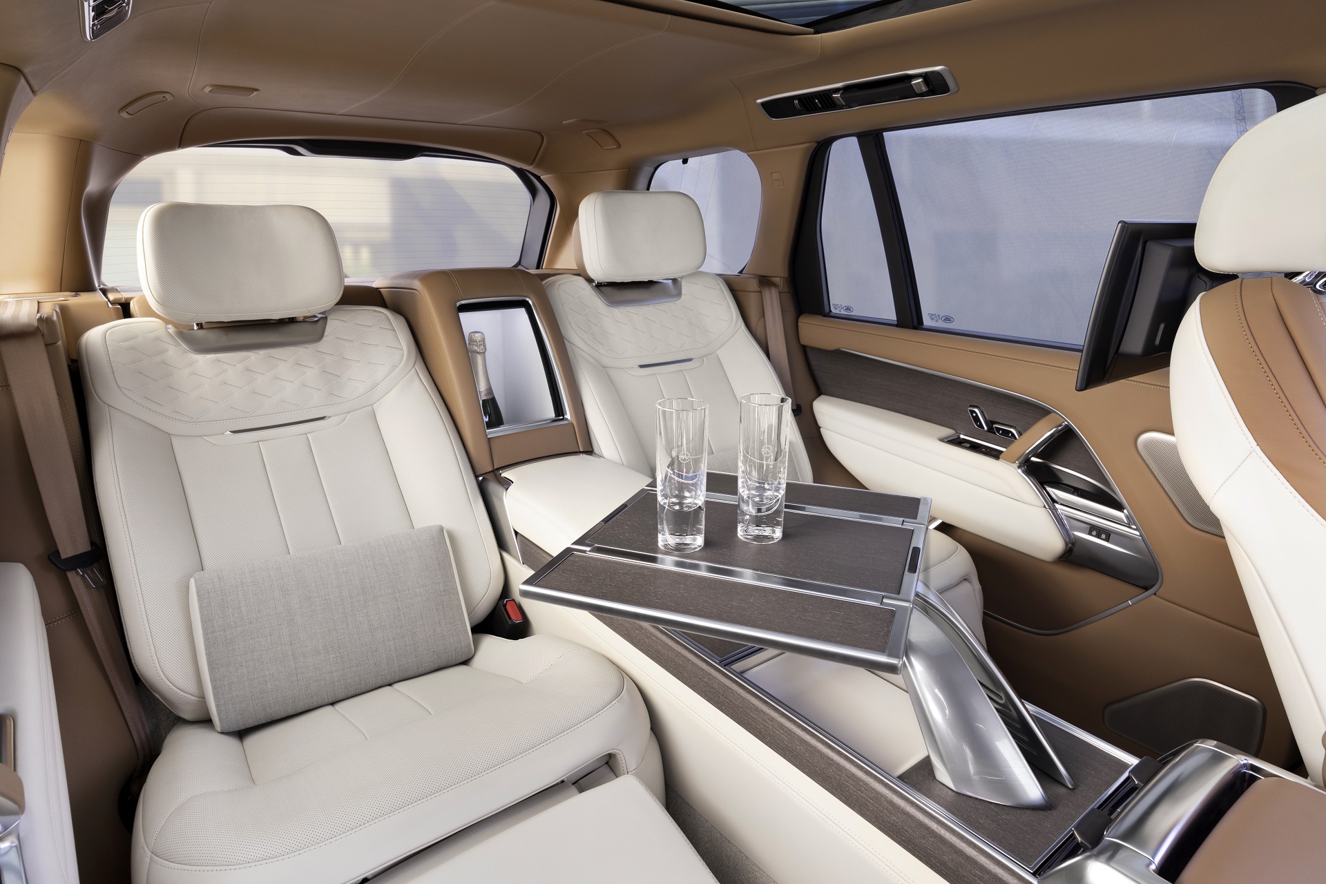 Download 2022 Land Rover Range Rover SV Serenity - Interior, Rear Seats HD Wallpaper 1920x1280 #50