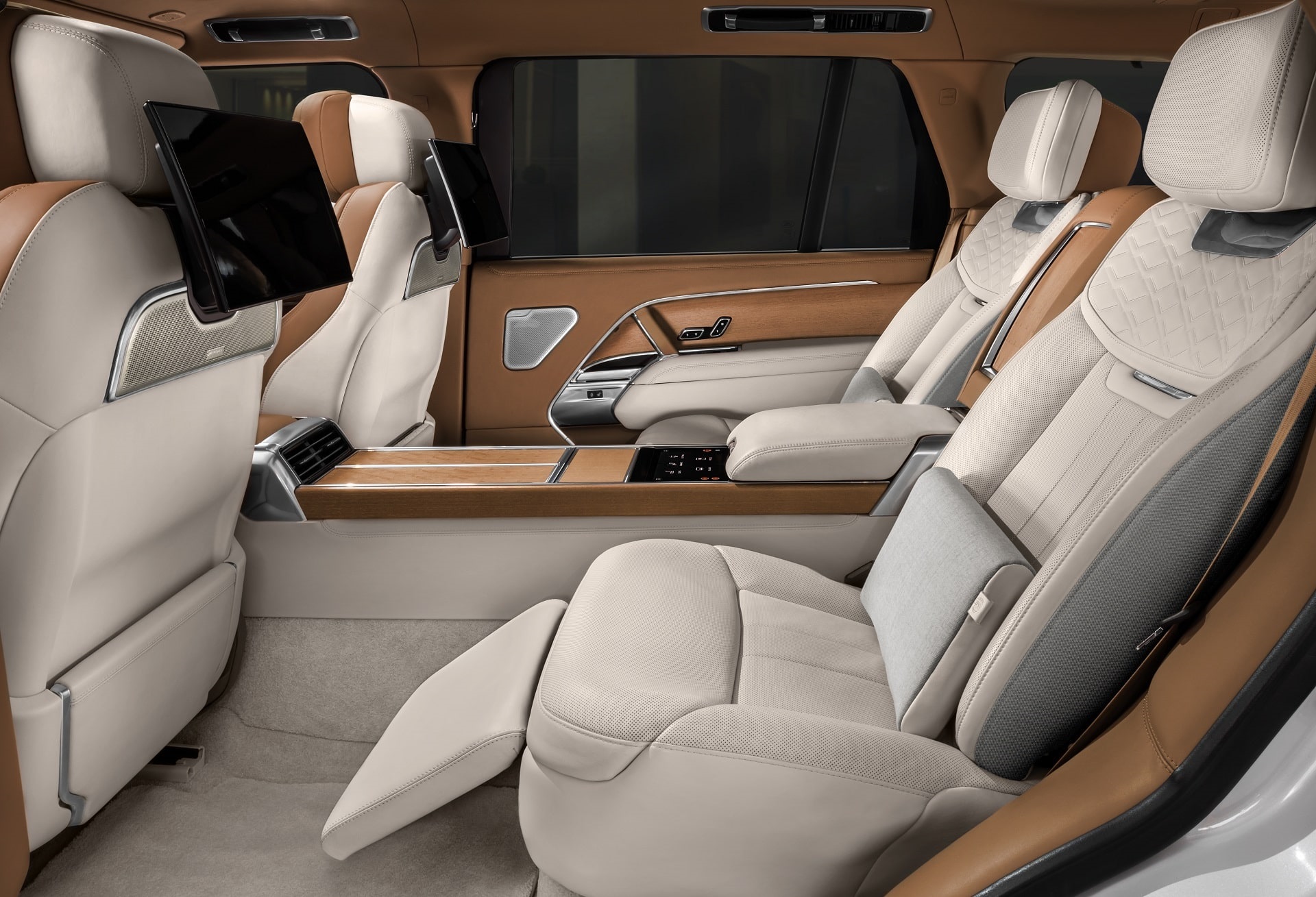 Download 2022 Land Rover Range Rover SV Serenity - Interior, Rear Seats HD Wallpaper 1920x1309 #51