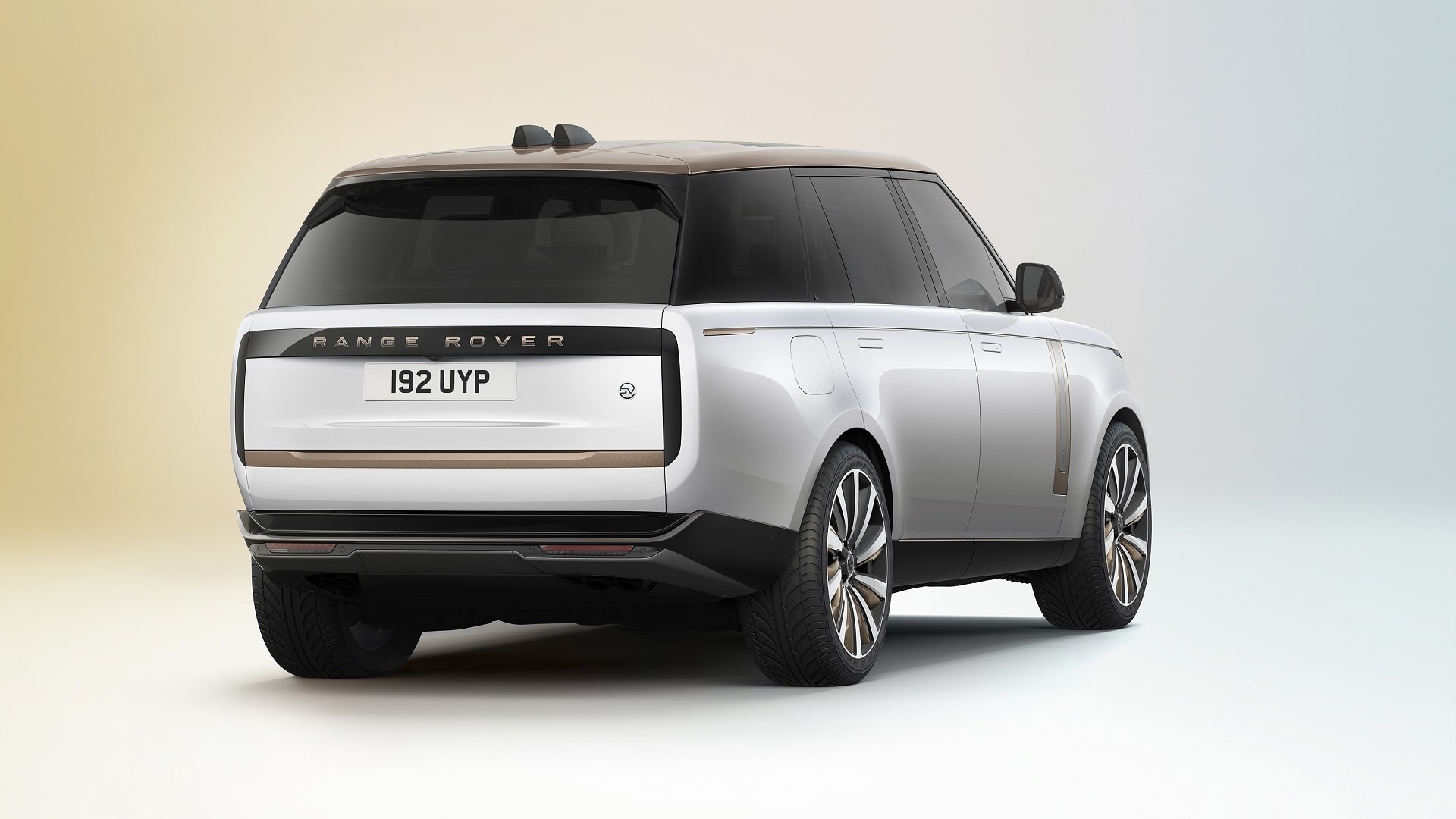 Download 2022 Land Rover Range Rover SV Serenity - Rear Three-Quarter HD Wallpaper 1920x1080 #18