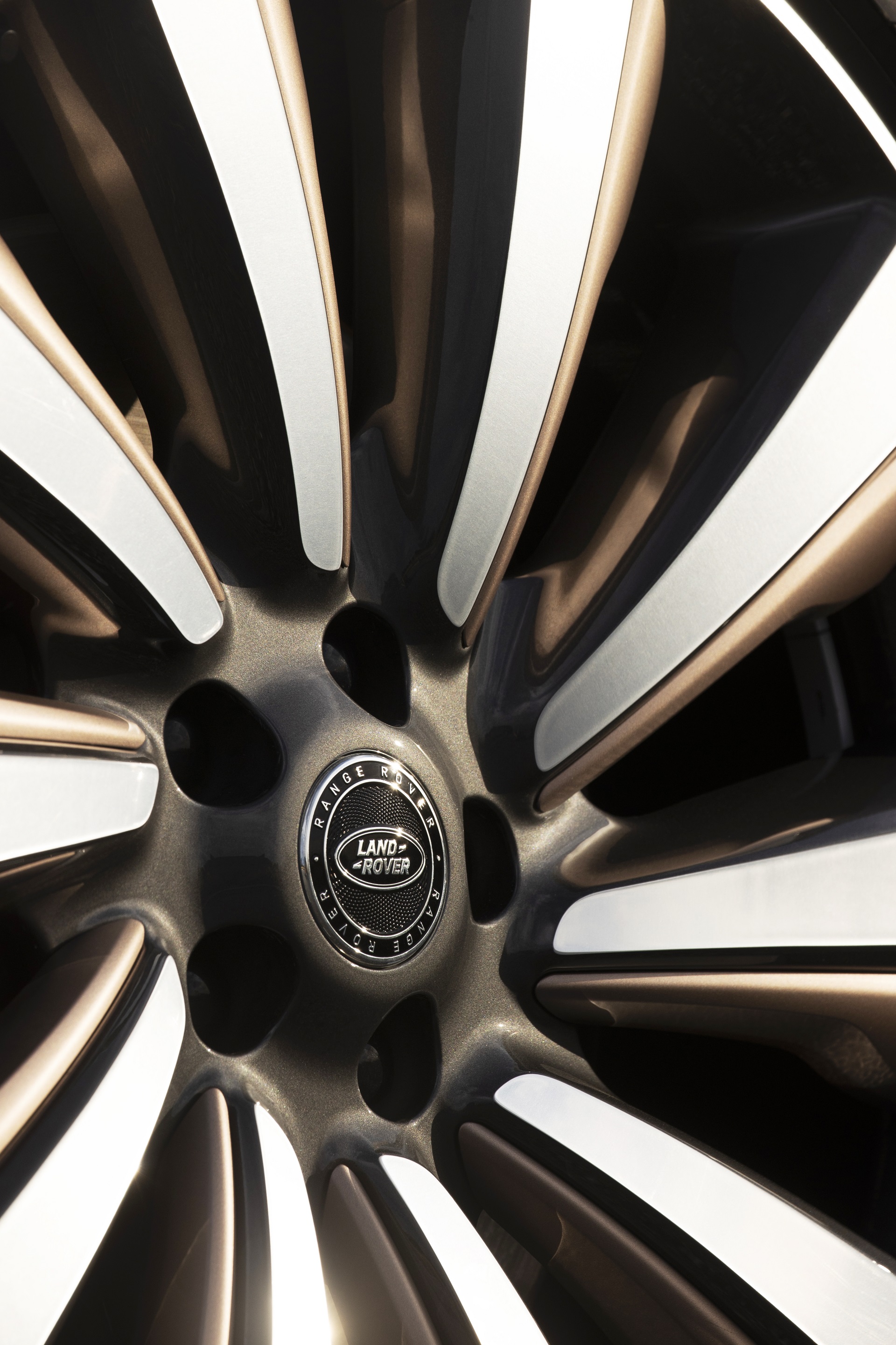 Download 2022 Land Rover Range Rover SV Serenity - Wheel HD Phone Wallpaper 1920x2880 #26