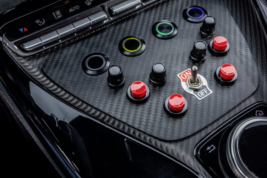 2022 Mercedes-AMG GT 63 S F1 Medical Car - Central Console Wallpaper 850x567 #33