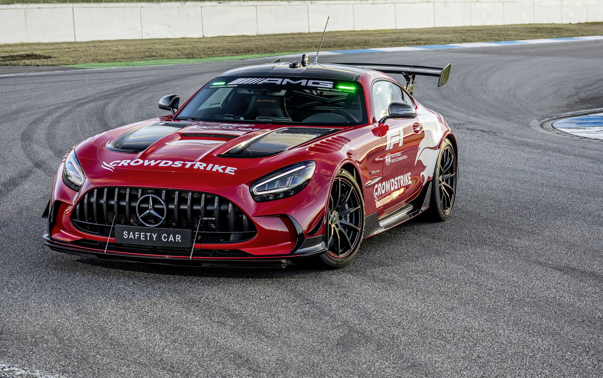 Download 2022 Mercedes-AMG GT Black Series F1 Safety Car - Front Three-Quarter HD Wallpaper 1920x1205 #12