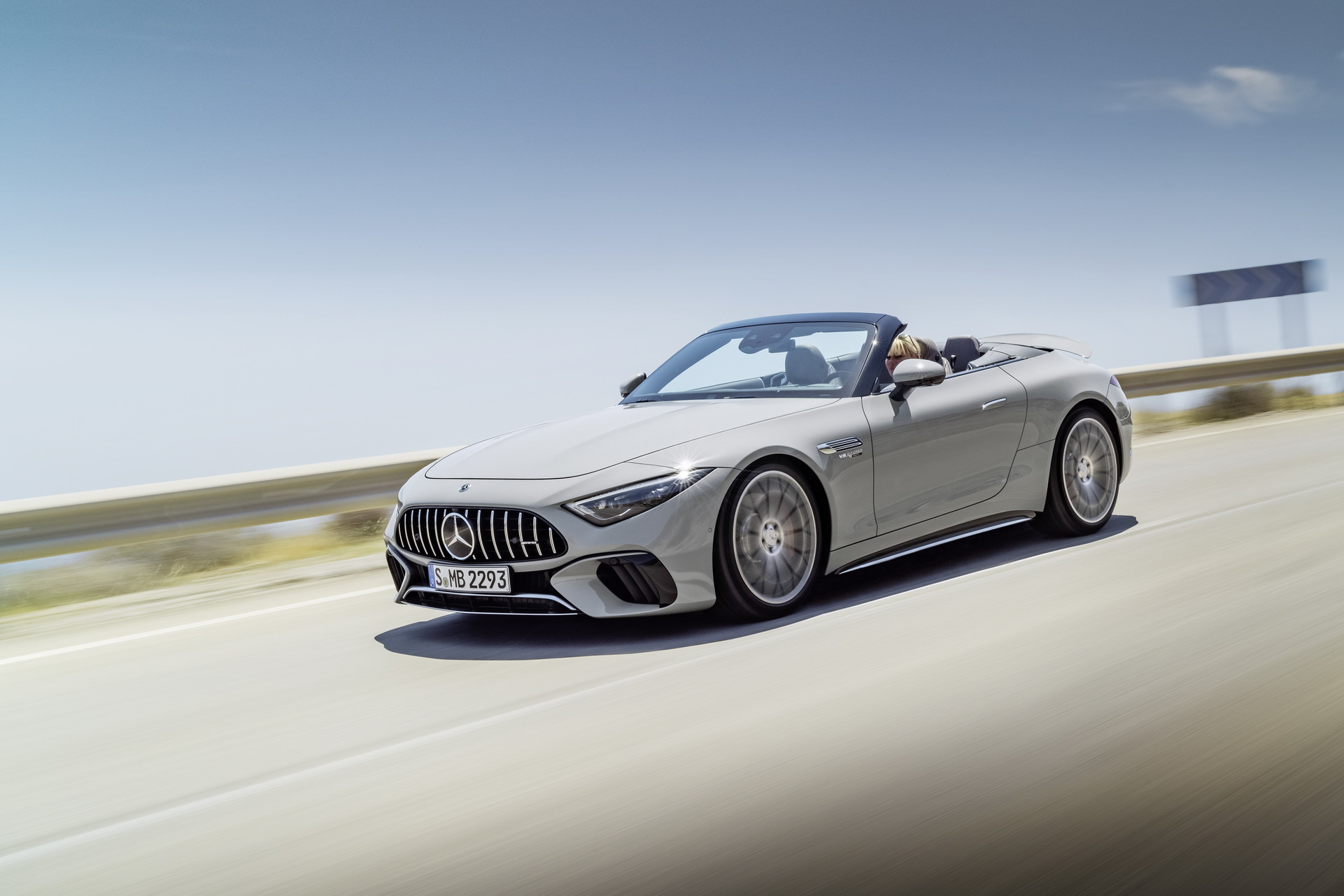 Download 2022 Mercedes-AMG SL 55 4MATIC+ - Front Three-Quarter HD Wallpaper 1921x1282 #16