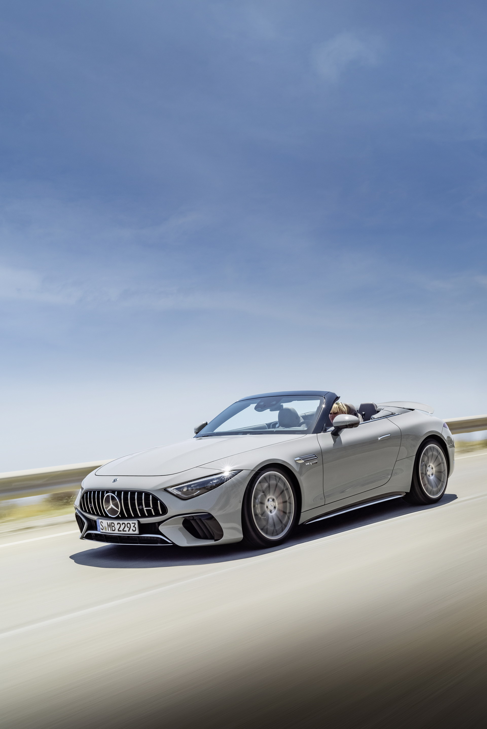 Download 2022 Mercedes-AMG SL 55 4MATIC+ - Front Three-Quarter HD Phone Wallpaper 1921x2871 #17