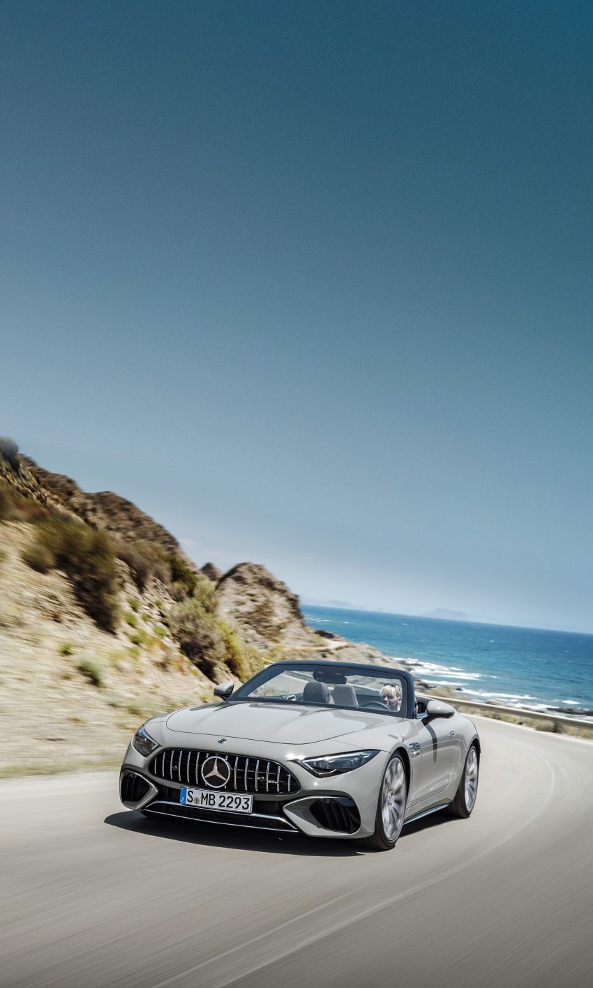 2022 Mercedes-AMG SL 55 4MATIC+ - Front Three-Quarter Phone Wallpaper 850x1417 #18