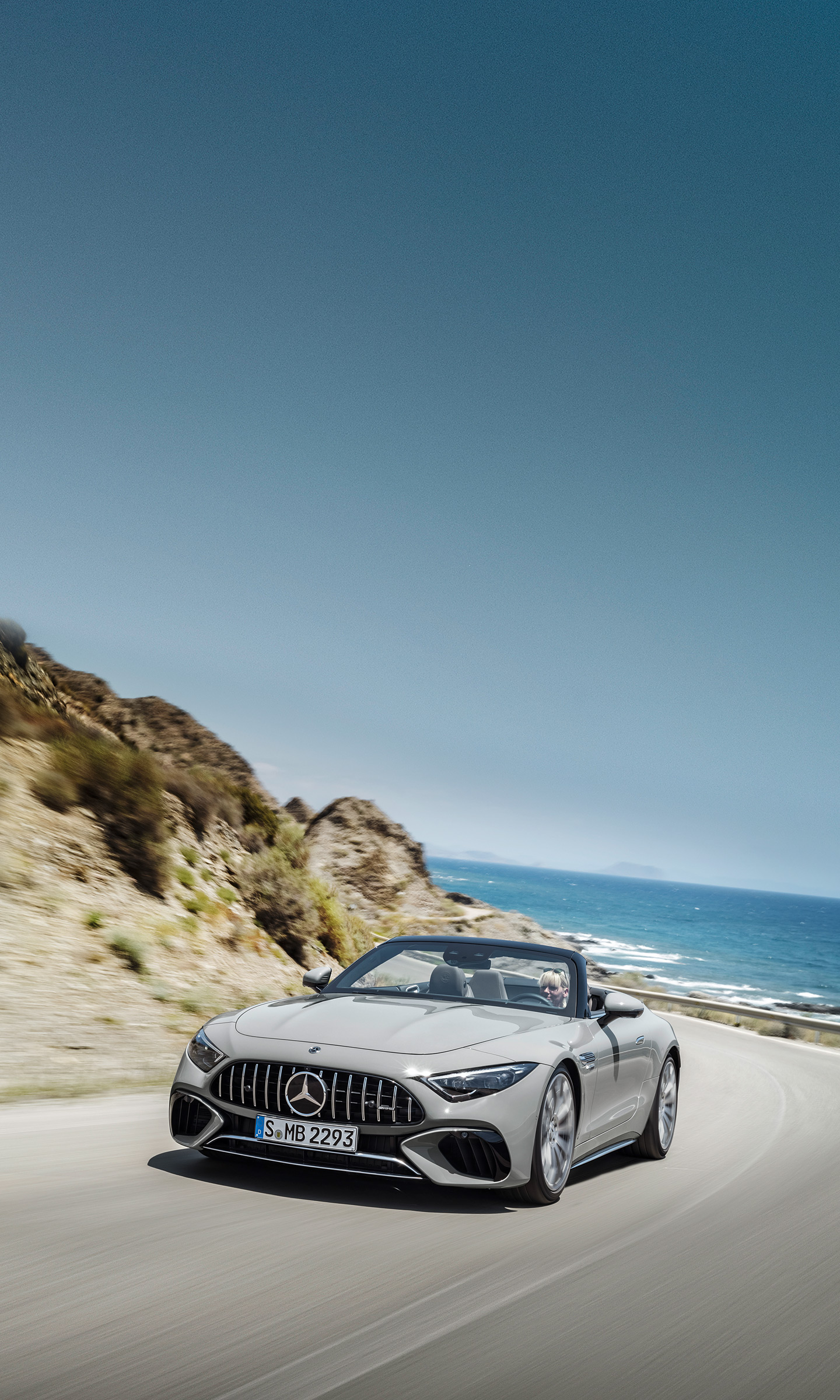 Download 2022 Mercedes-AMG SL 55 4MATIC+ - Front Three-Quarter HD Phone Wallpaper 1440x2400 #18