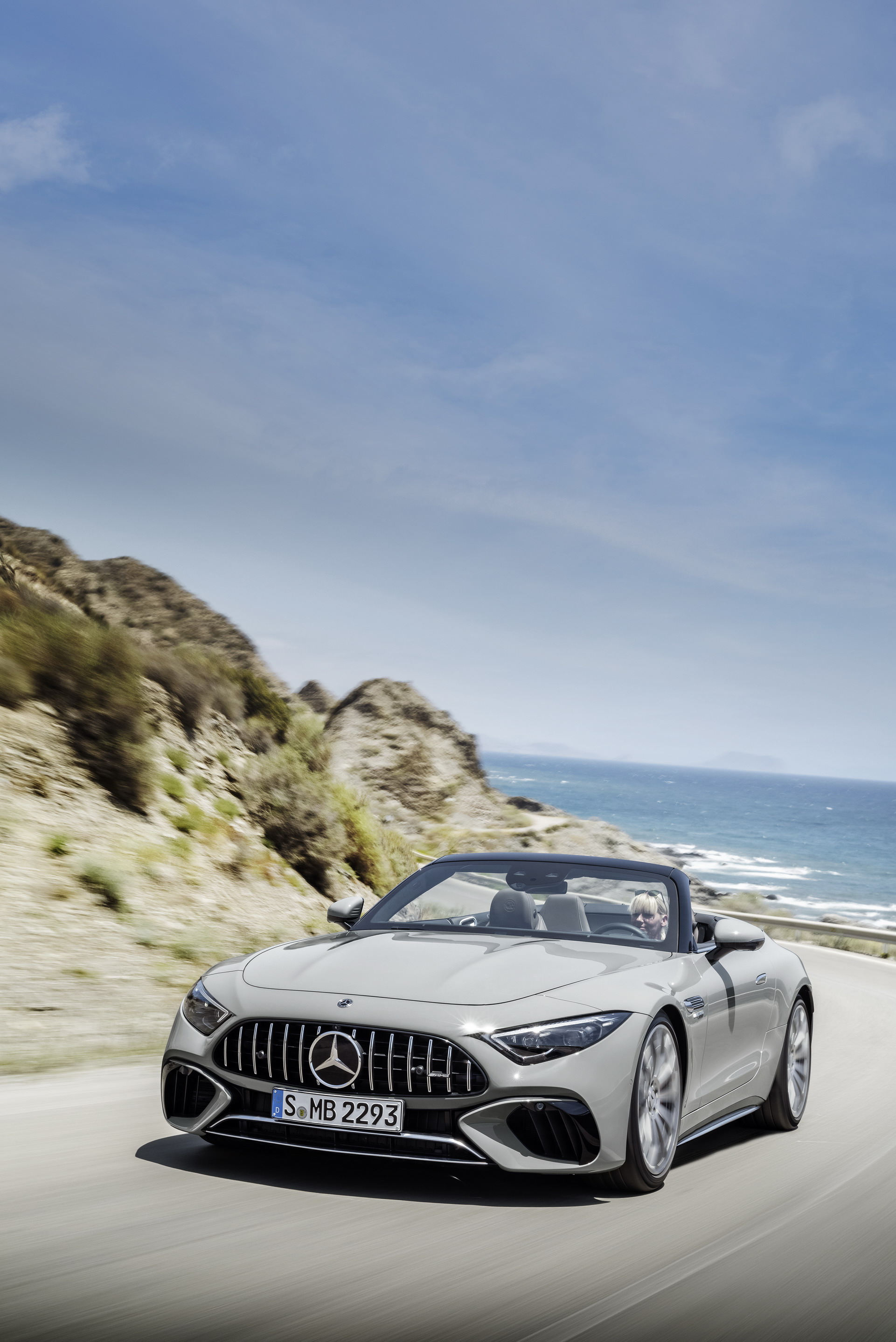 Download 2022 Mercedes-AMG SL 55 4MATIC+ - Front HD Phone Wallpaper 1921x2878 #21