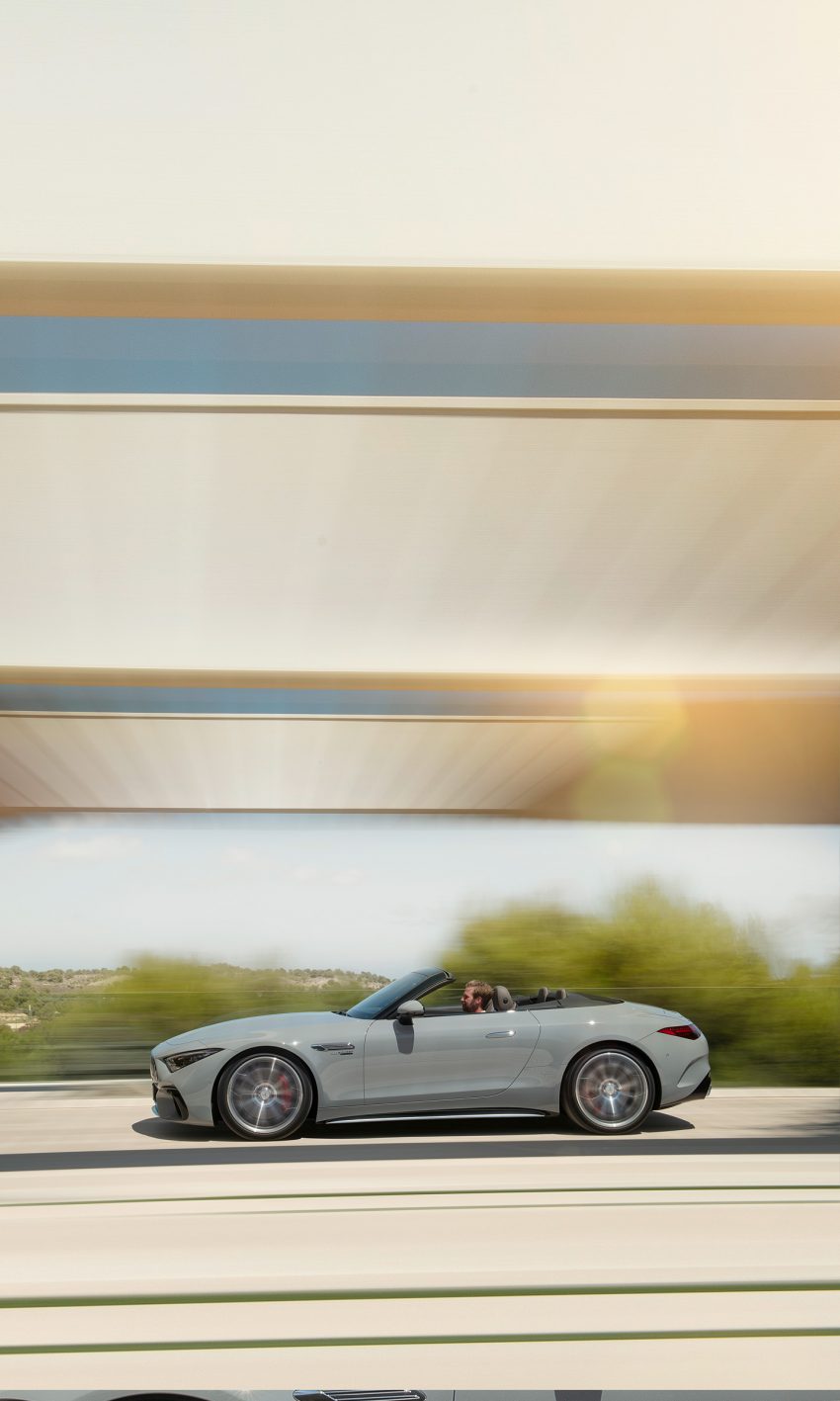 2022 Mercedes-AMG SL 55 4MATIC+ - Side Phone Wallpaper 850x1417 #28