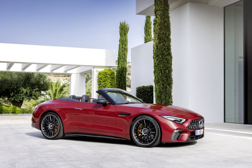 2022 Mercedes-AMG SL 63 4MATIC+ - Front Three-Quarter Wallpaper 850x567 #17