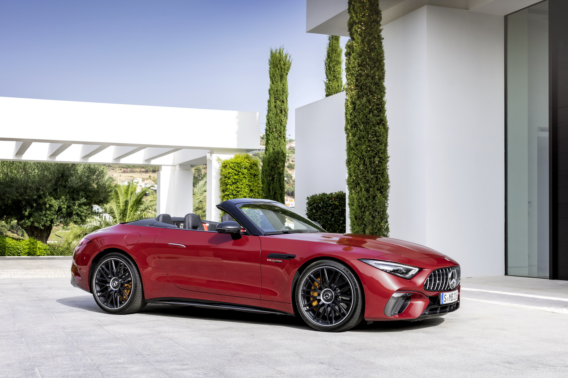 Download 2022 Mercedes-AMG SL 63 4MATIC+ - Front Three-Quarter HD Wallpaper 1921x1281 #17