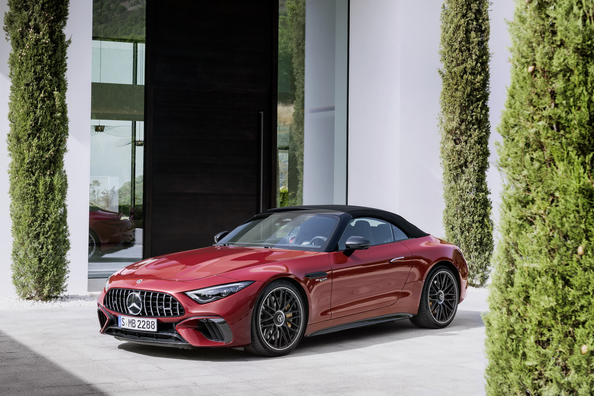 Download 2022 Mercedes-AMG SL 63 4MATIC+ - Front Three-Quarter HD Wallpaper 1921x1281 #19