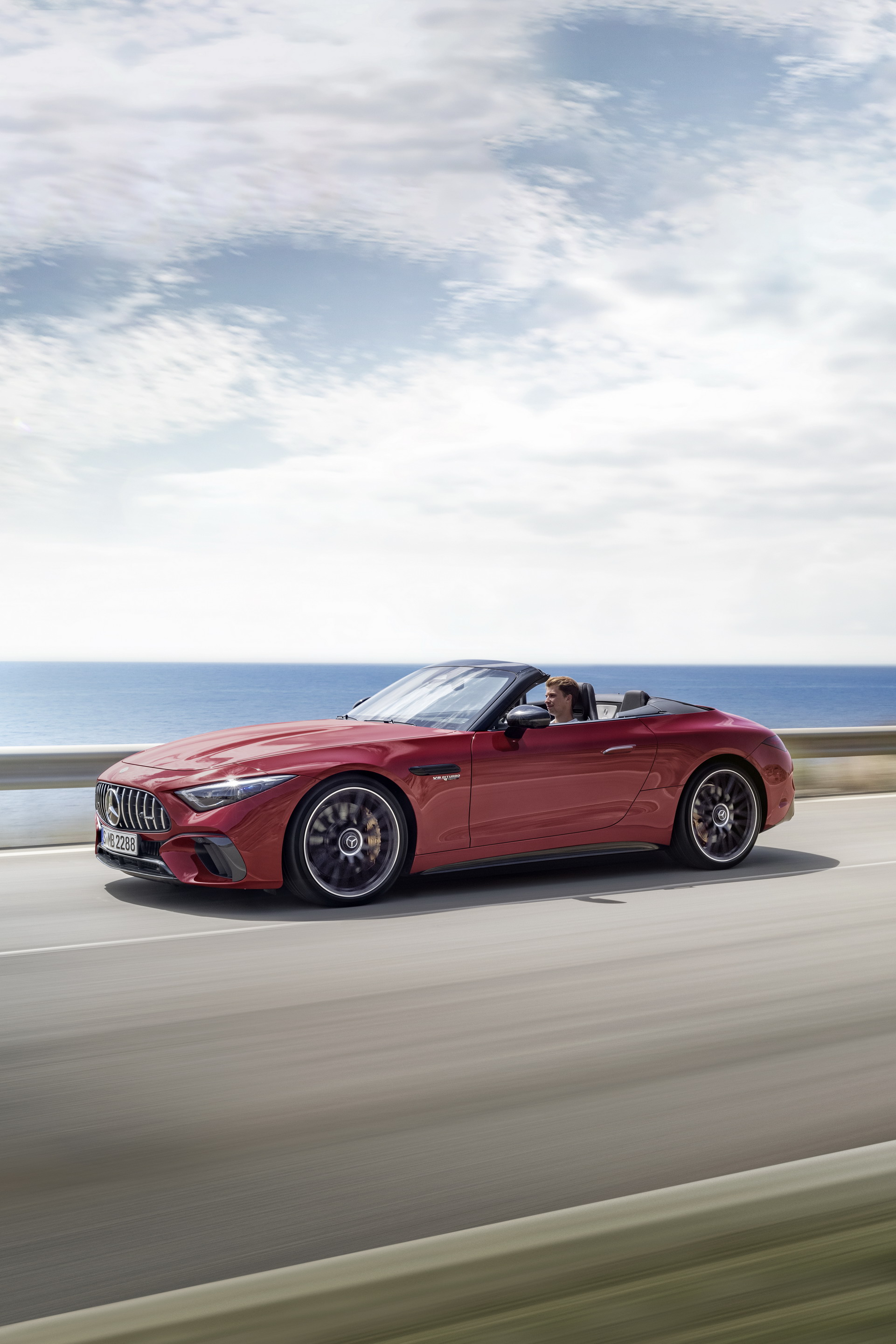 Download 2022 Mercedes-AMG SL 63 4MATIC+ - Front Three-Quarter HD Phone Wallpaper 1921x2879 #10