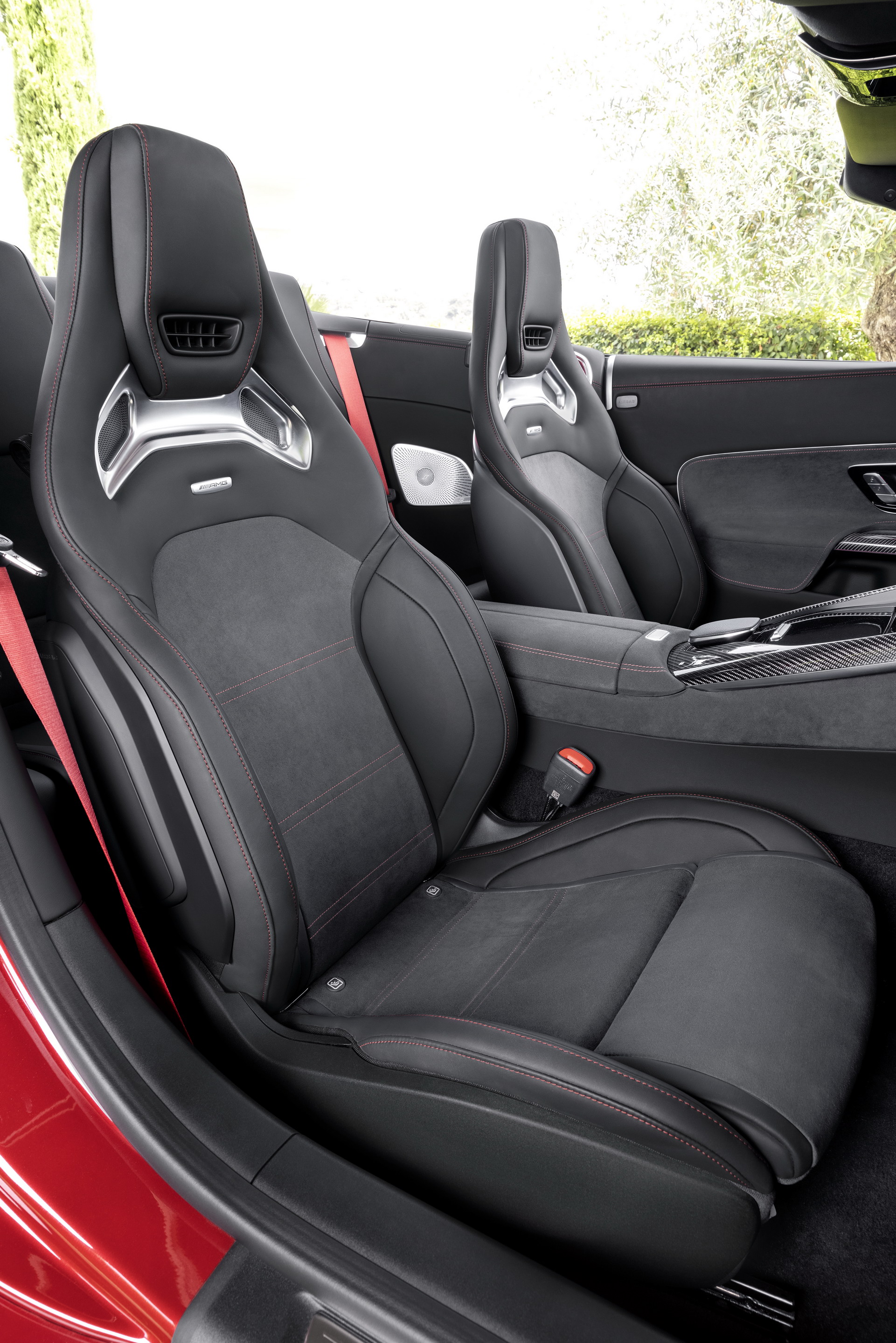 Download 2022 Mercedes-AMG SL 63 4MATIC+ - Interior, Seats HD Phone Wallpaper 1921x2880 #36