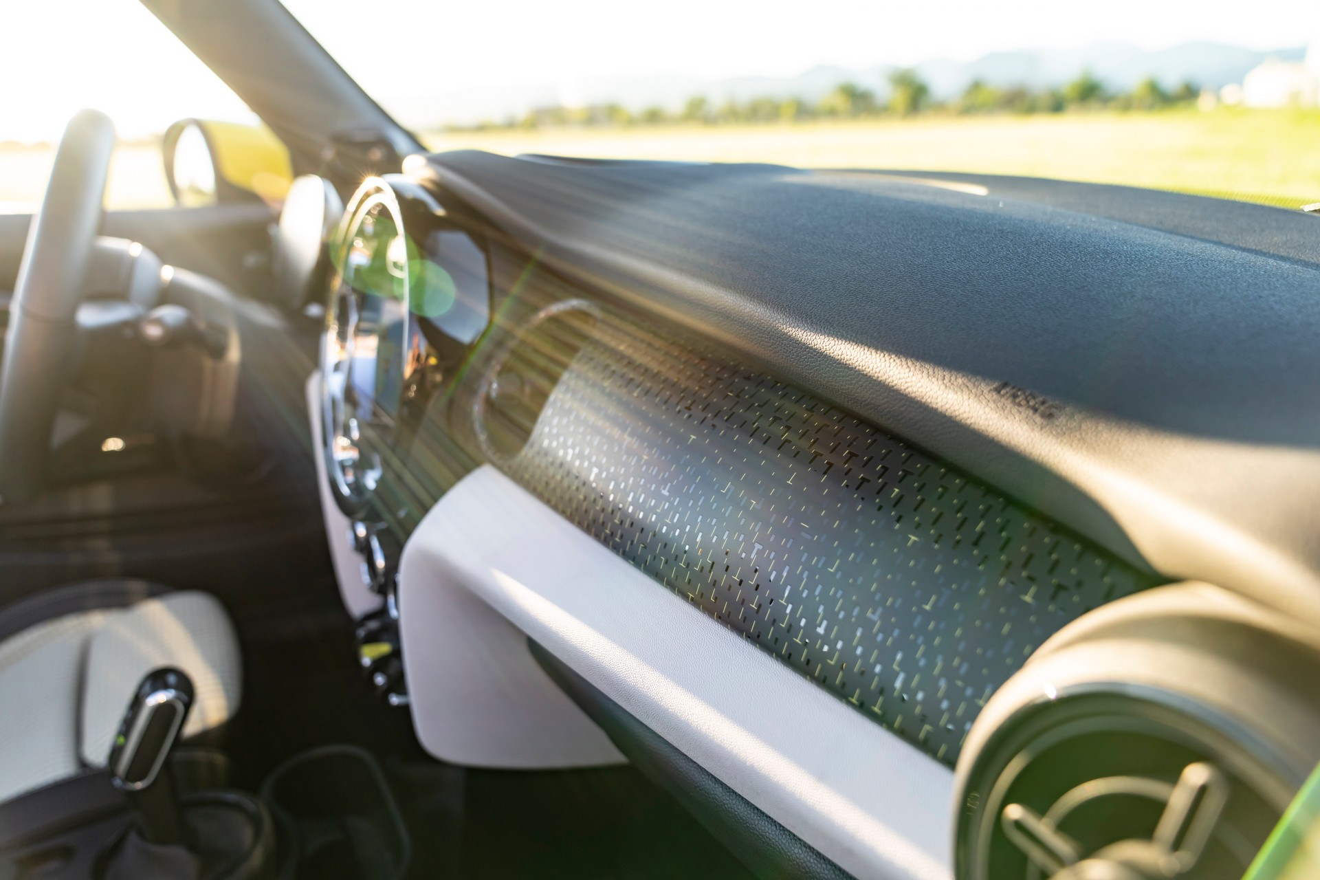 Download 2022 Mini Cooper SE Convertible Concept - Central Console HD Wallpaper 1920x1280 #150