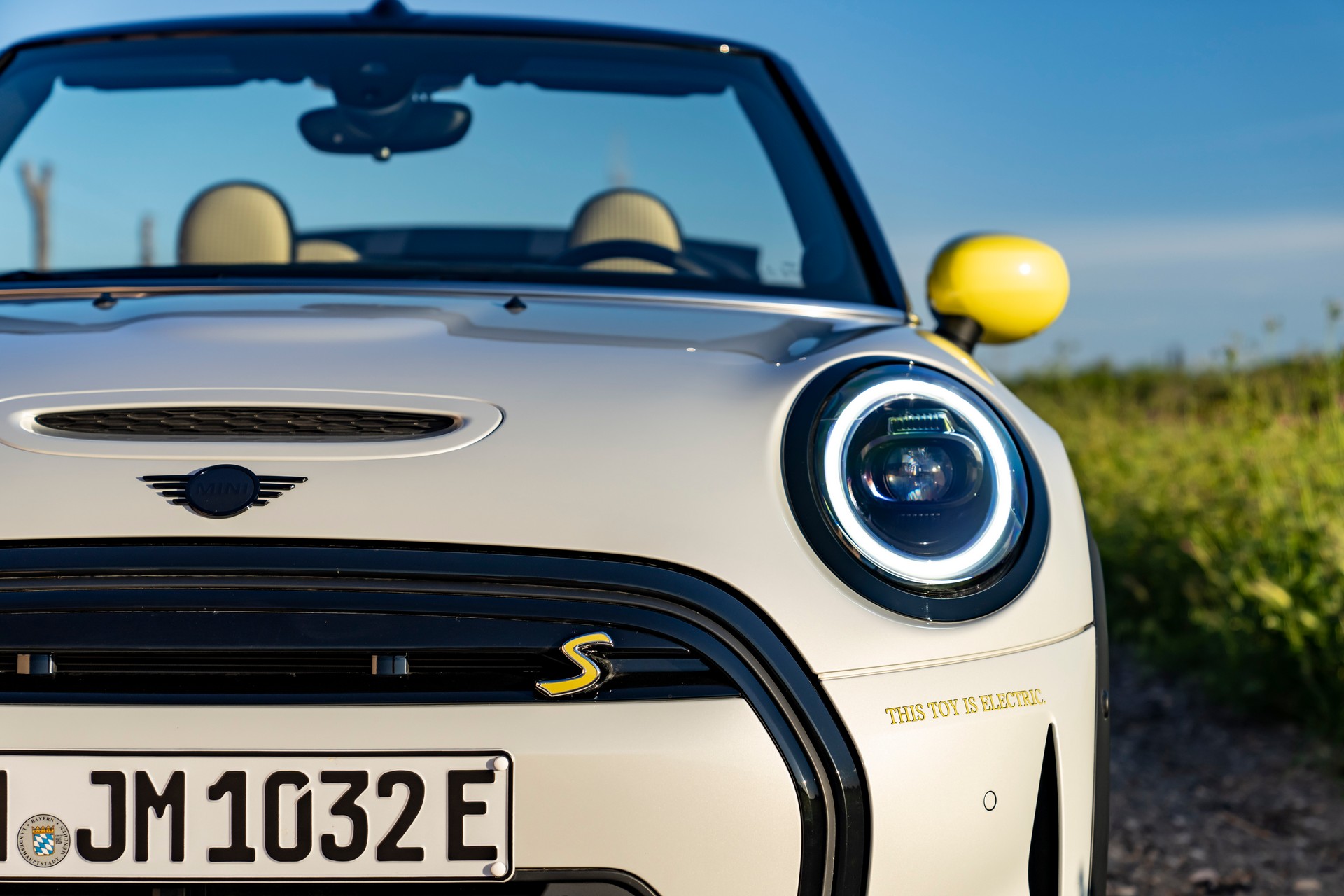 Download 2022 Mini Cooper SE Convertible Concept - Detail HD Wallpaper 1920x1280 #133