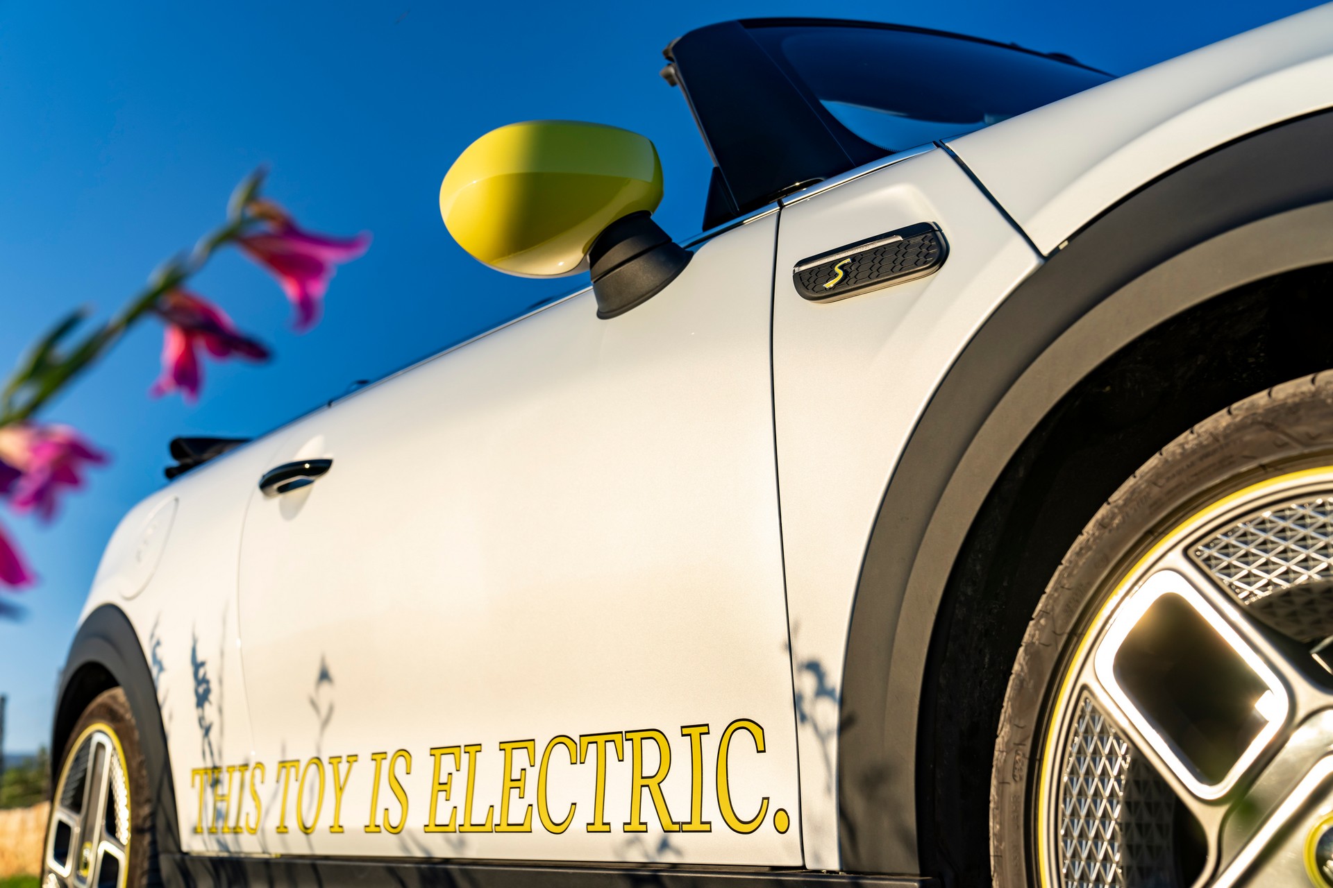 Download 2022 Mini Cooper SE Convertible Concept - Detail HD Wallpaper 1920x1280 #134