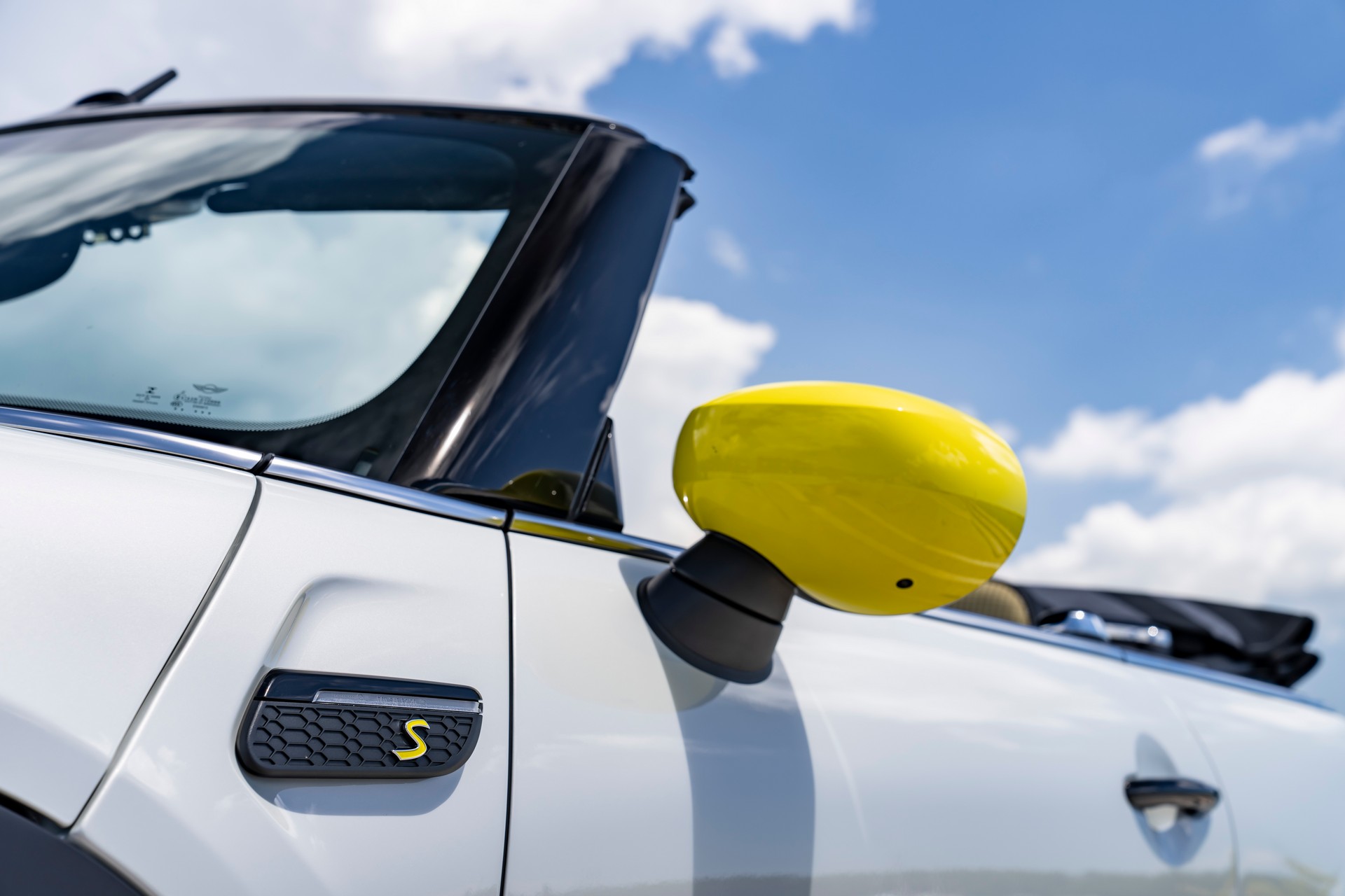 Download 2022 Mini Cooper SE Convertible Concept - Detail HD Wallpaper 1920x1280 #246