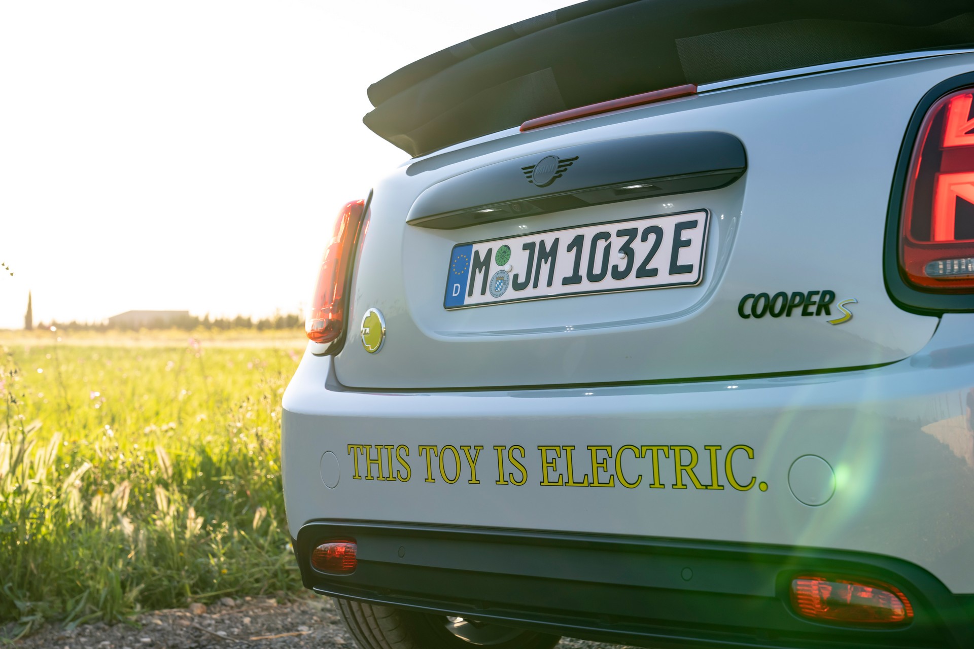 Download 2022 Mini Cooper SE Convertible Concept - Detail HD Wallpaper 1920x1280 #136