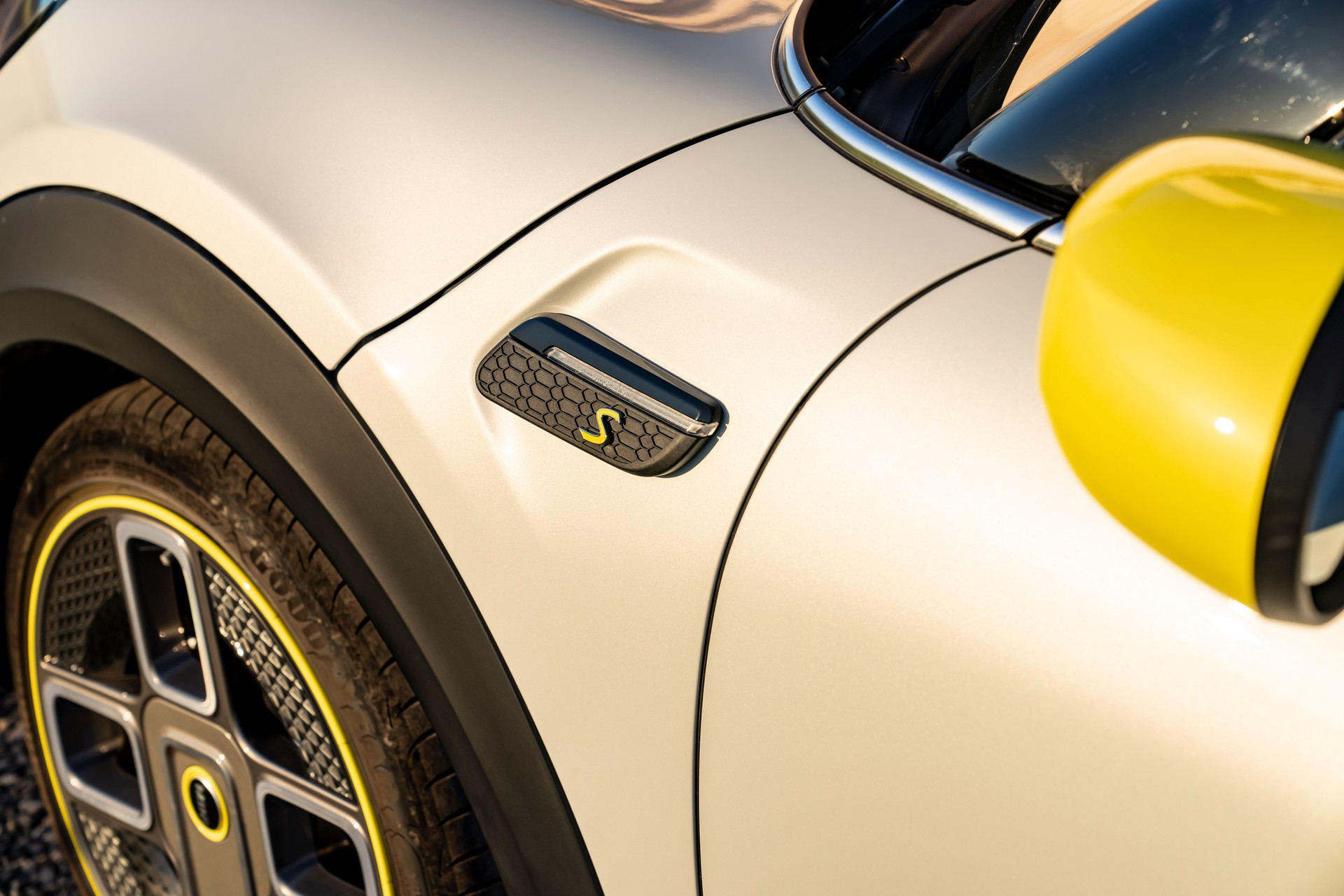 Download 2022 Mini Cooper SE Convertible Concept - Detail HD Wallpaper 1920x1280 #137