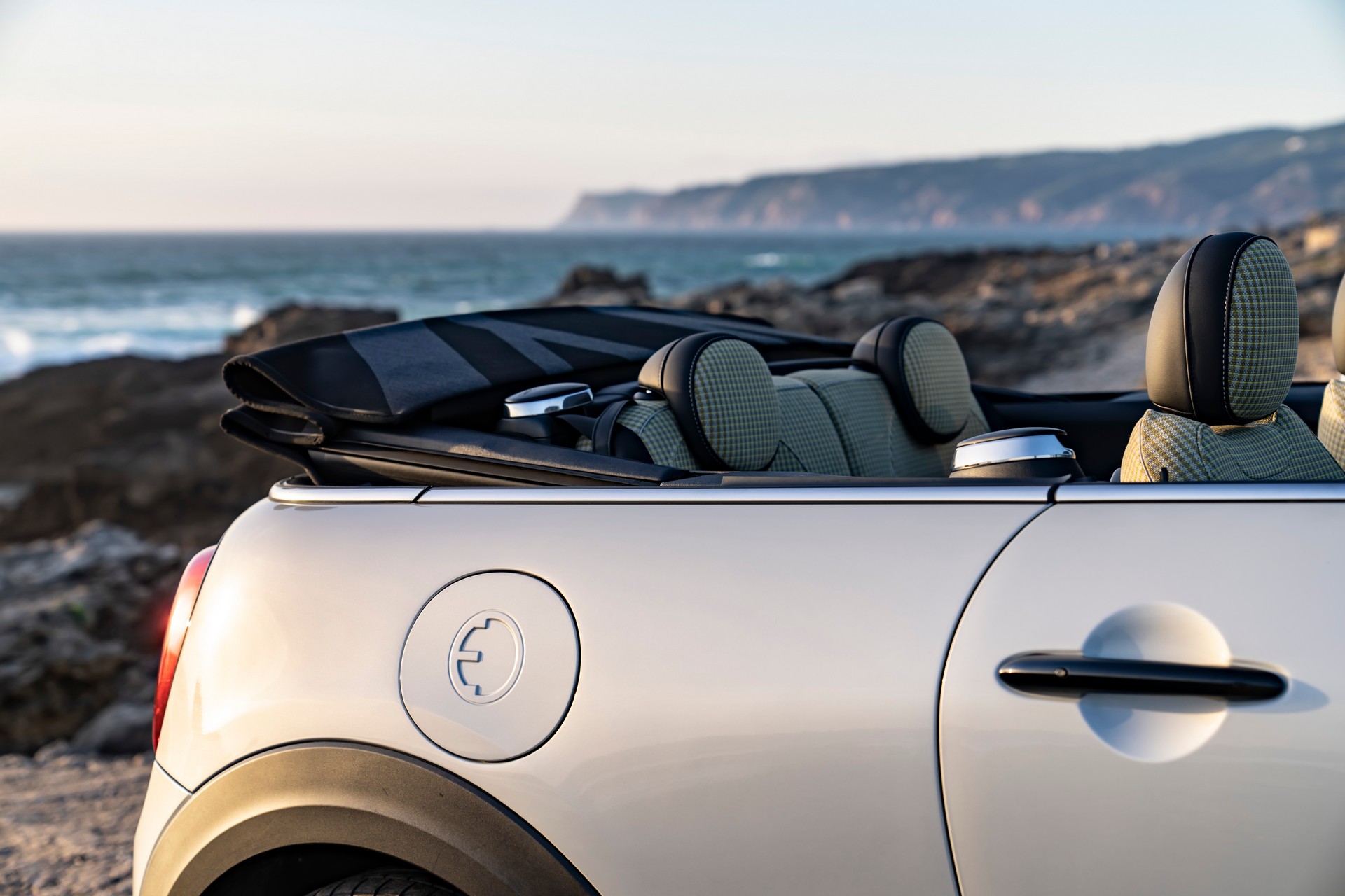 Download 2022 Mini Cooper SE Convertible Concept - Detail HD Wallpaper 1920x1280 #93