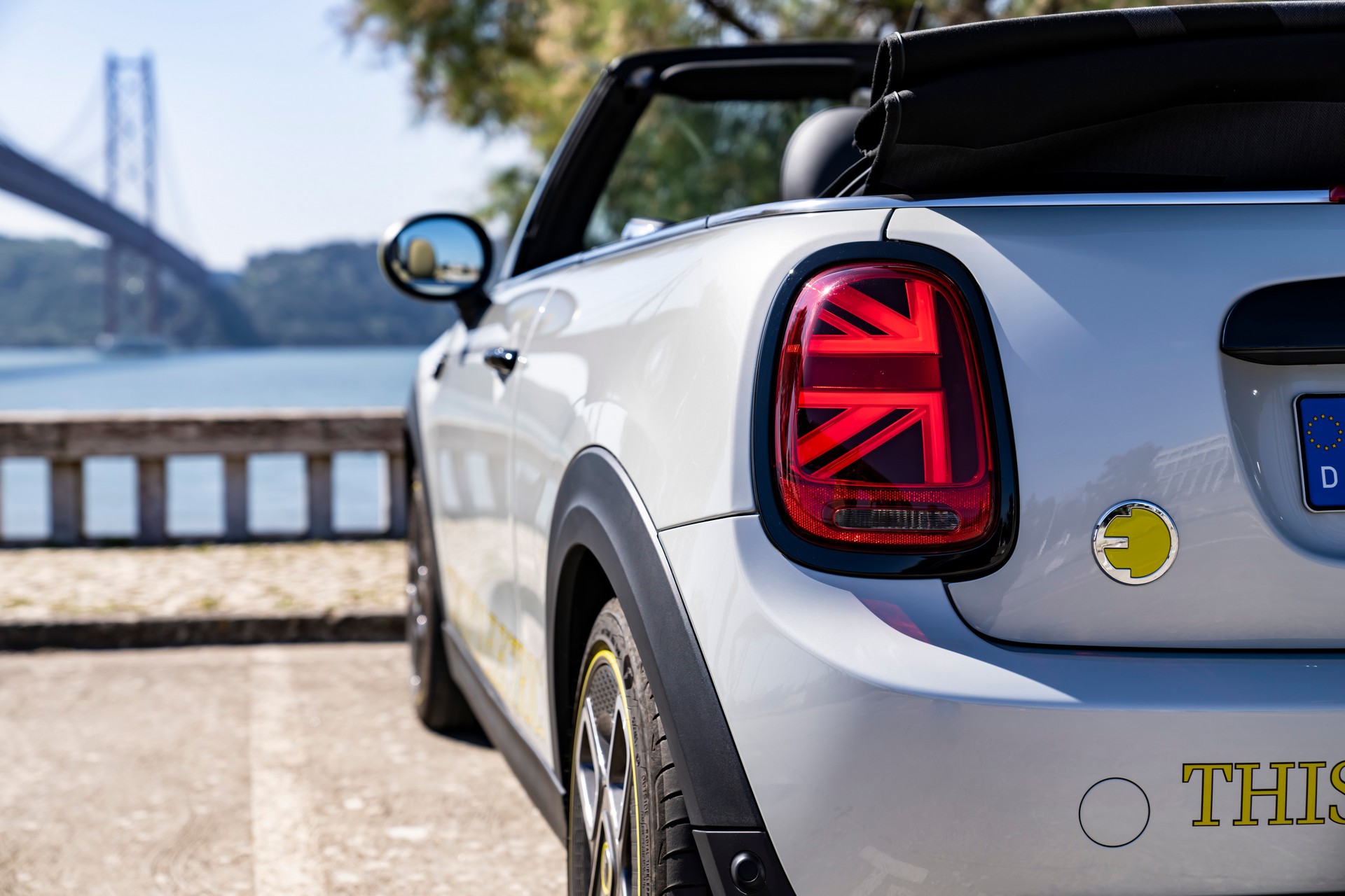 Download 2022 Mini Cooper SE Convertible Concept - Detail HD Wallpaper 1920x1280 #96
