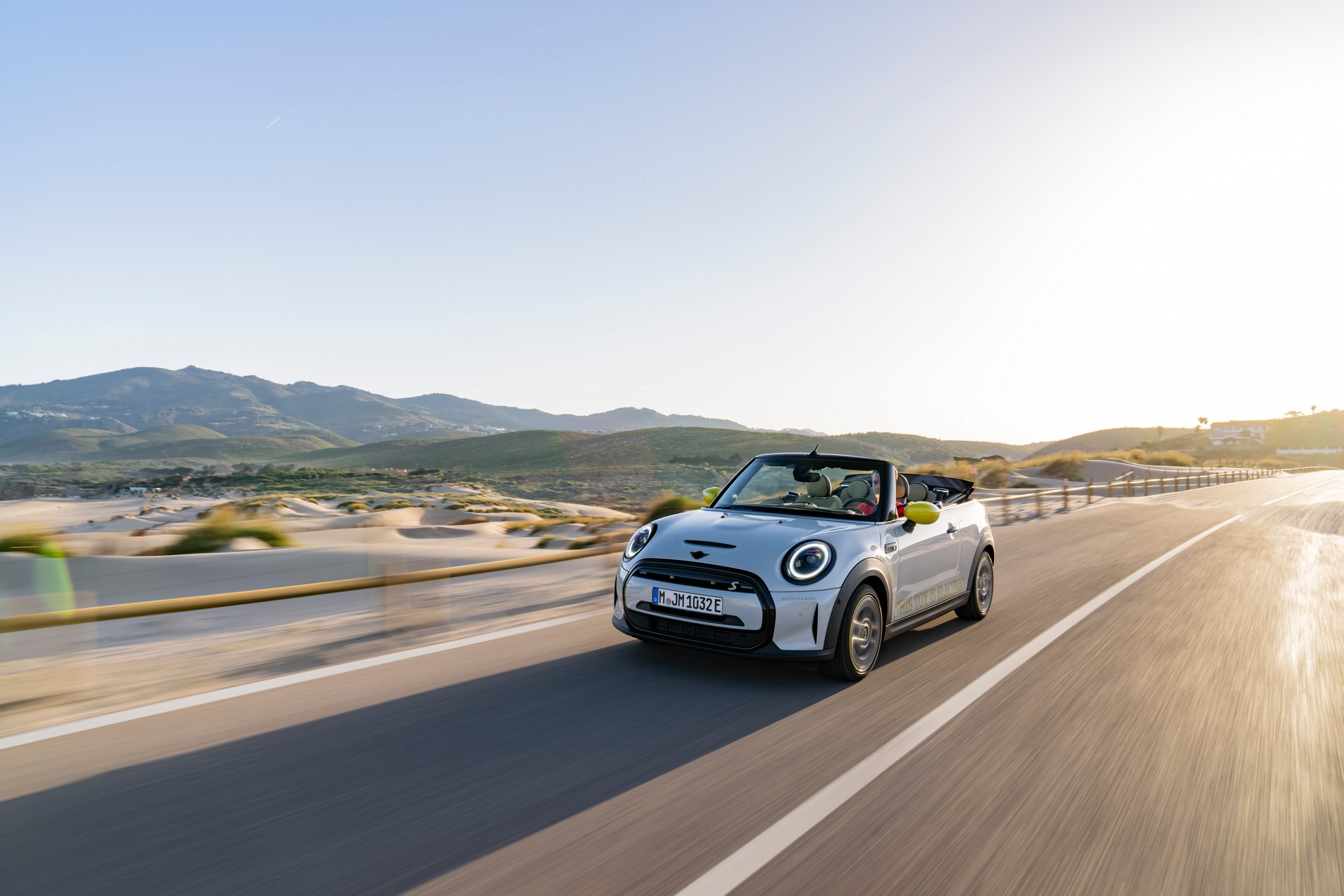 Download 2022 Mini Cooper SE Convertible Concept - Front Three-Quarter HD Wallpaper 1920x1280 #10