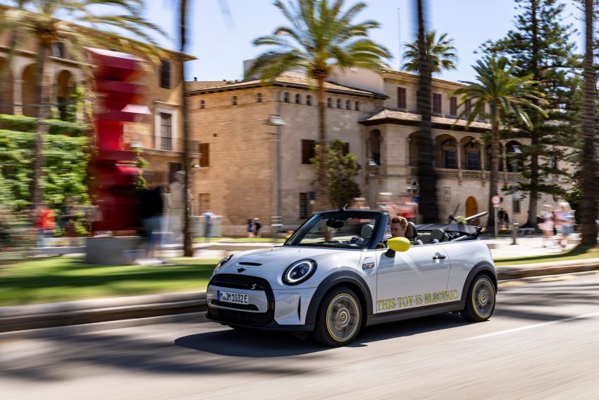 2022 Mini Cooper SE Convertible Concept - Front Three-Quarter Wallpaper 850x567 #126