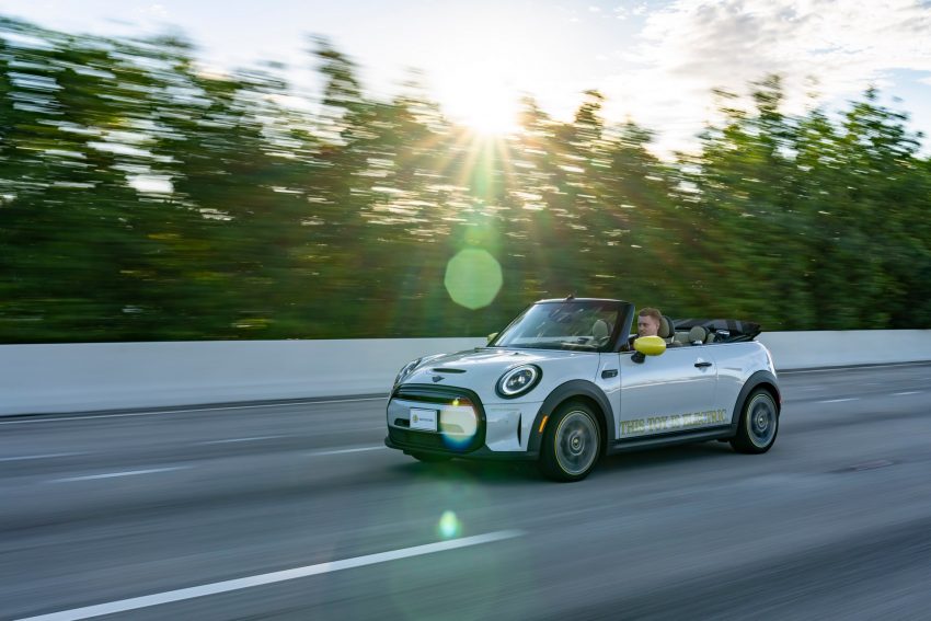 2022 Mini Cooper SE Convertible Concept - Front Three-Quarter Wallpaper 850x567 #171